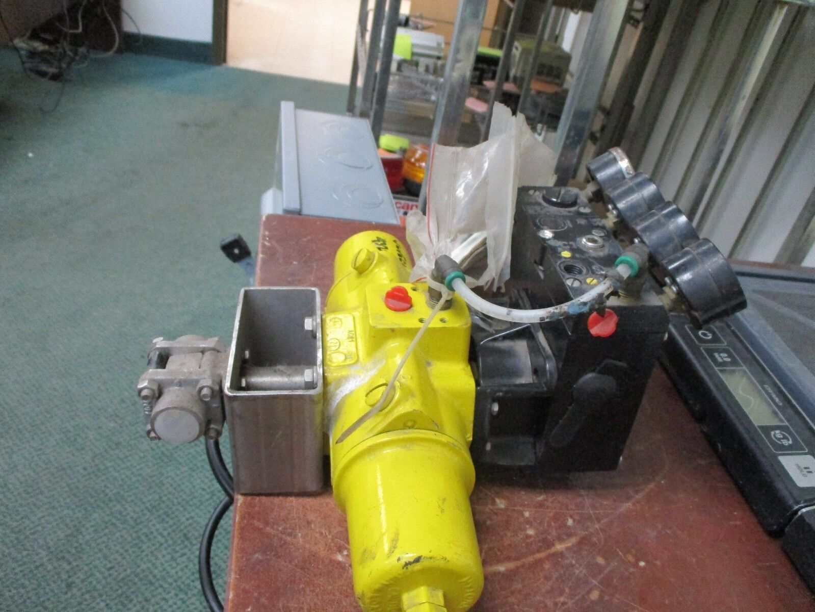Hytork Hytork-10 Actuator W/ Positioner QA-ISO 9001 120 PSIG Used