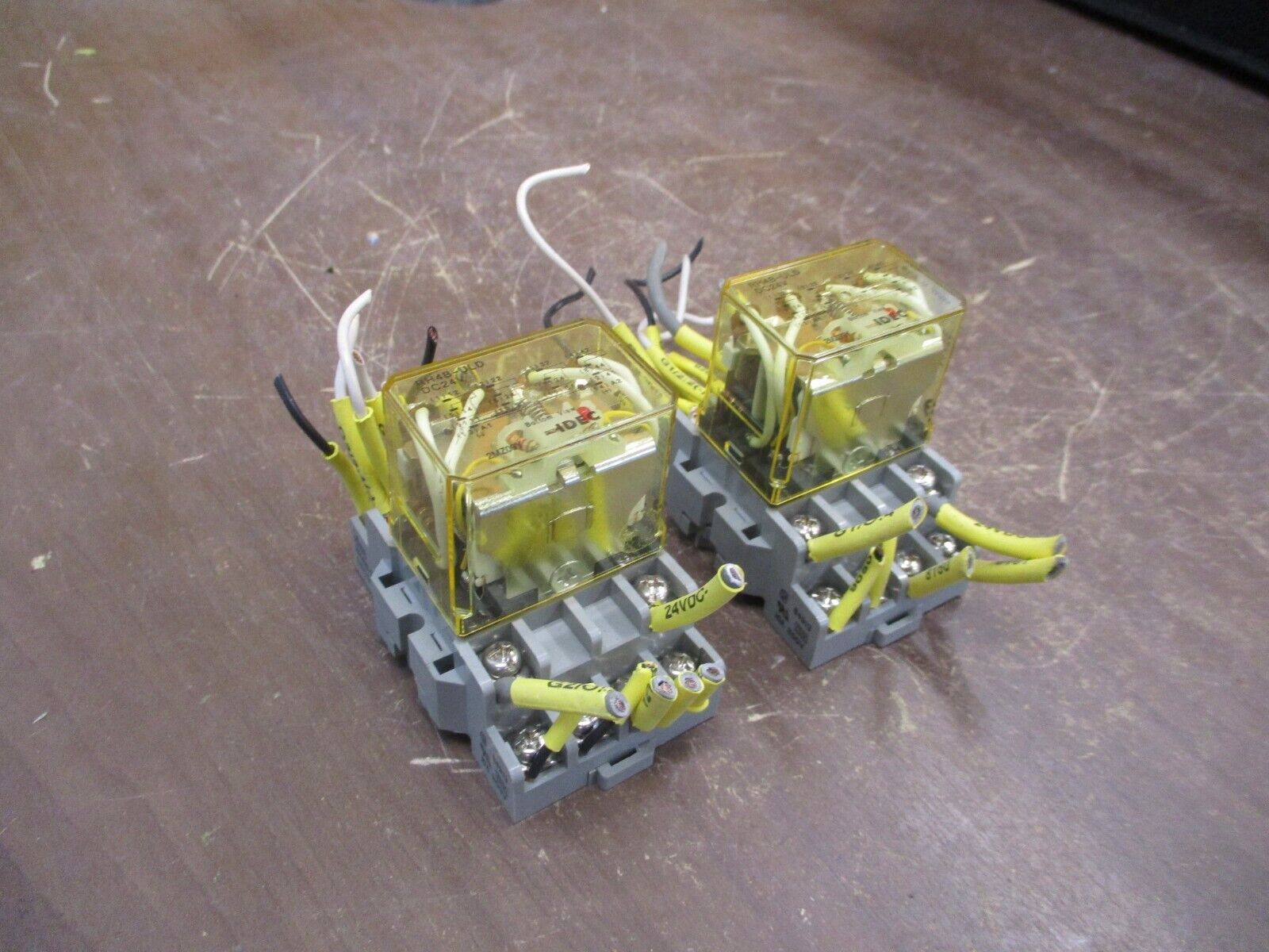 IDEC Relay w/ Base RH4B-ULD 24VDC *Lot of 2* Used