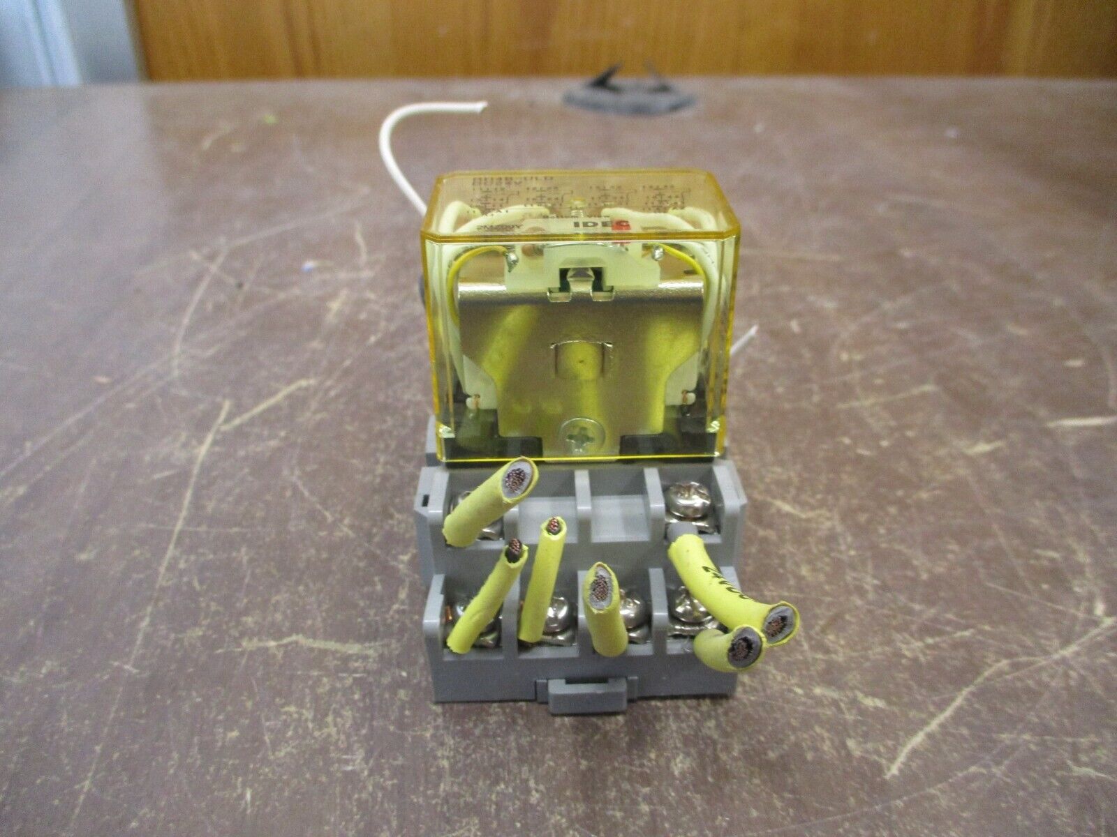IDEC Relay w/ Base RH4B-ULD 24VDC *Lot of 2* Used