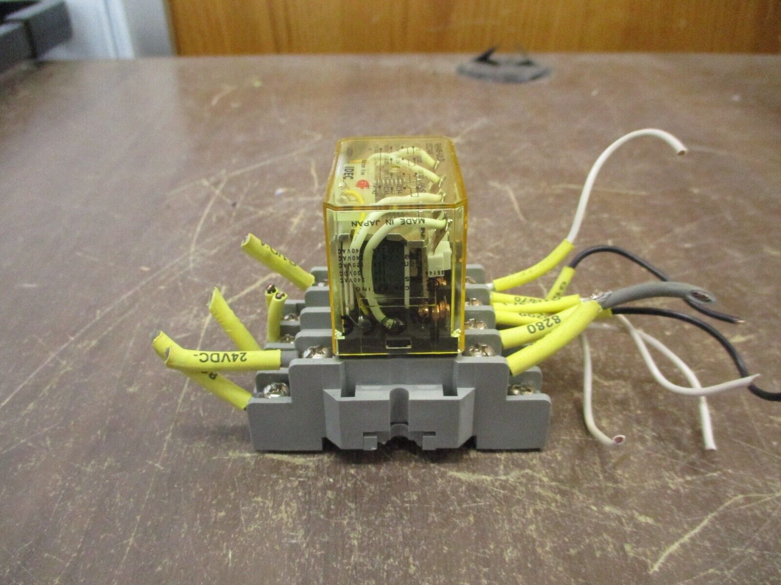 IDEC Relay w/ Base RH4B-ULD 24VDC *Lot of 2* Used