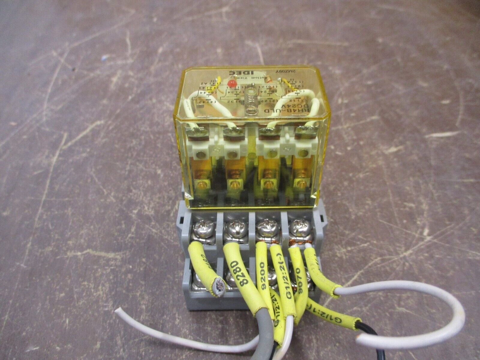 IDEC Relay w/ Base RH4B-ULD 24VDC *Lot of 2* Used