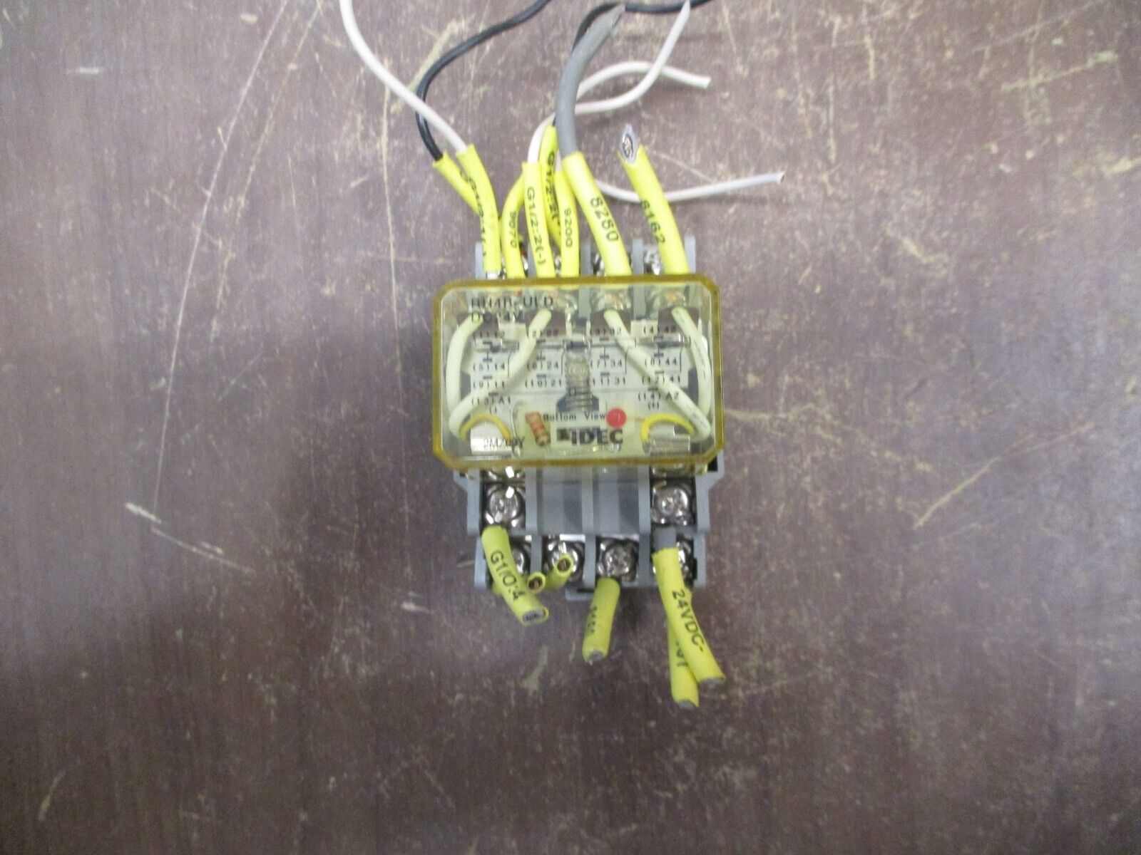 IDEC Relay w/ Base RH4B-ULD 24VDC *Lot of 2* Used