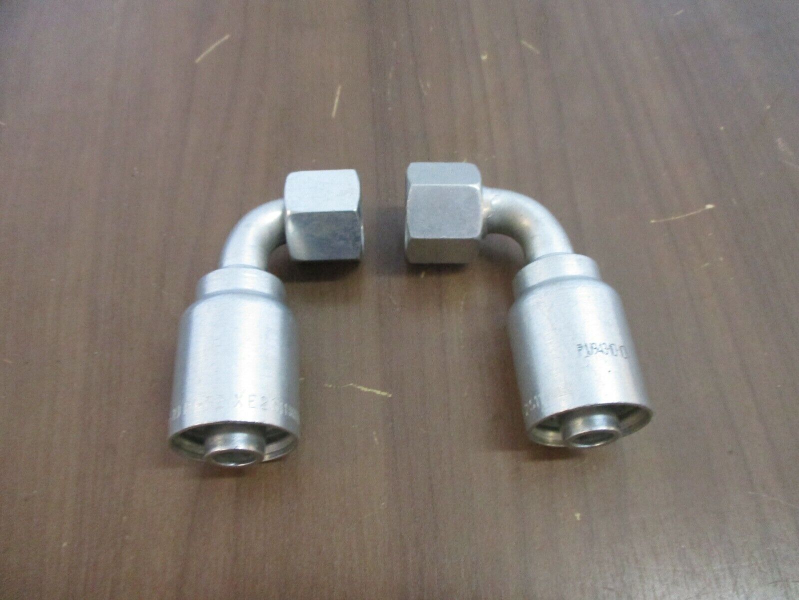 Parker Hydraulic Fitting P43-10 R1-R2 XE2S11 *Lot of 2* *No Box* New Surplus