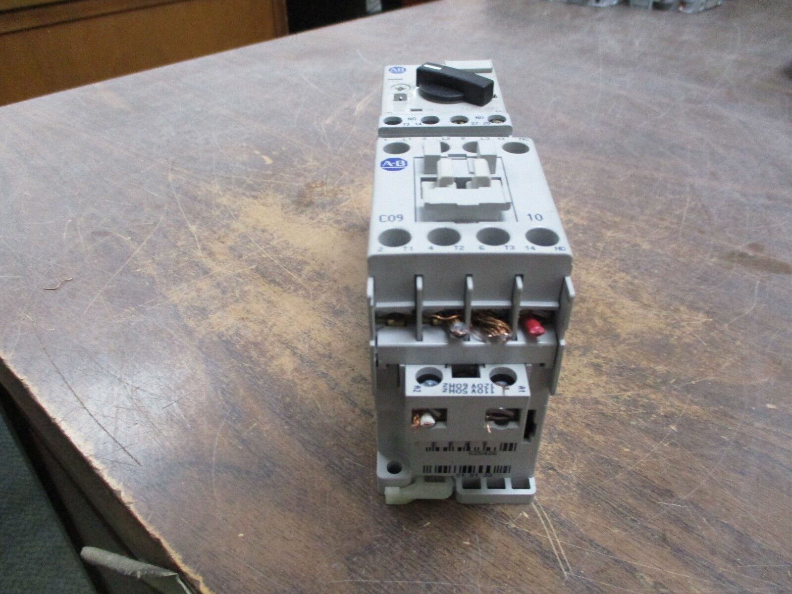Allen-Bradley Starter 100-C09*10/140M-D8E-B25 120V Coil 25A 600V Trip:1.6-2.5A