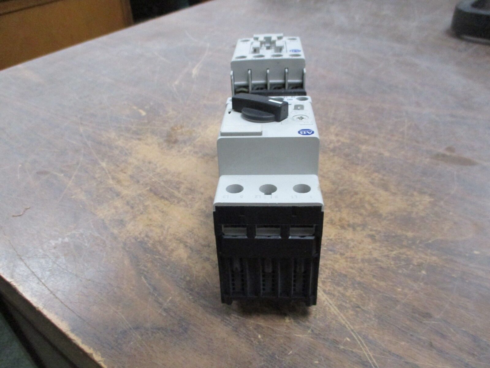 Allen-Bradley Starter 100-C09*10/140M-D8E-B25 120V Coil 25A 600V Trip:1.6-2.5A