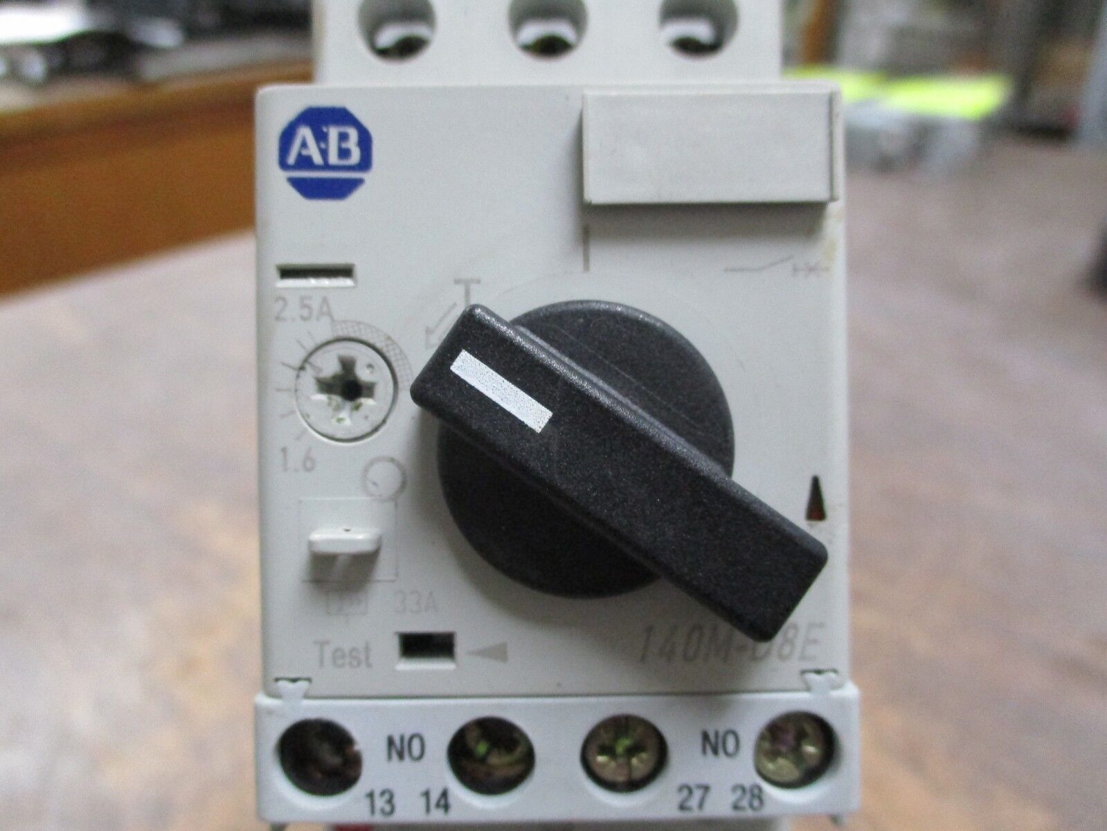 Allen-Bradley Starter 100-C09*10/140M-D8E-B25 120V Coil 25A 600V Trip:1.6-2.5A