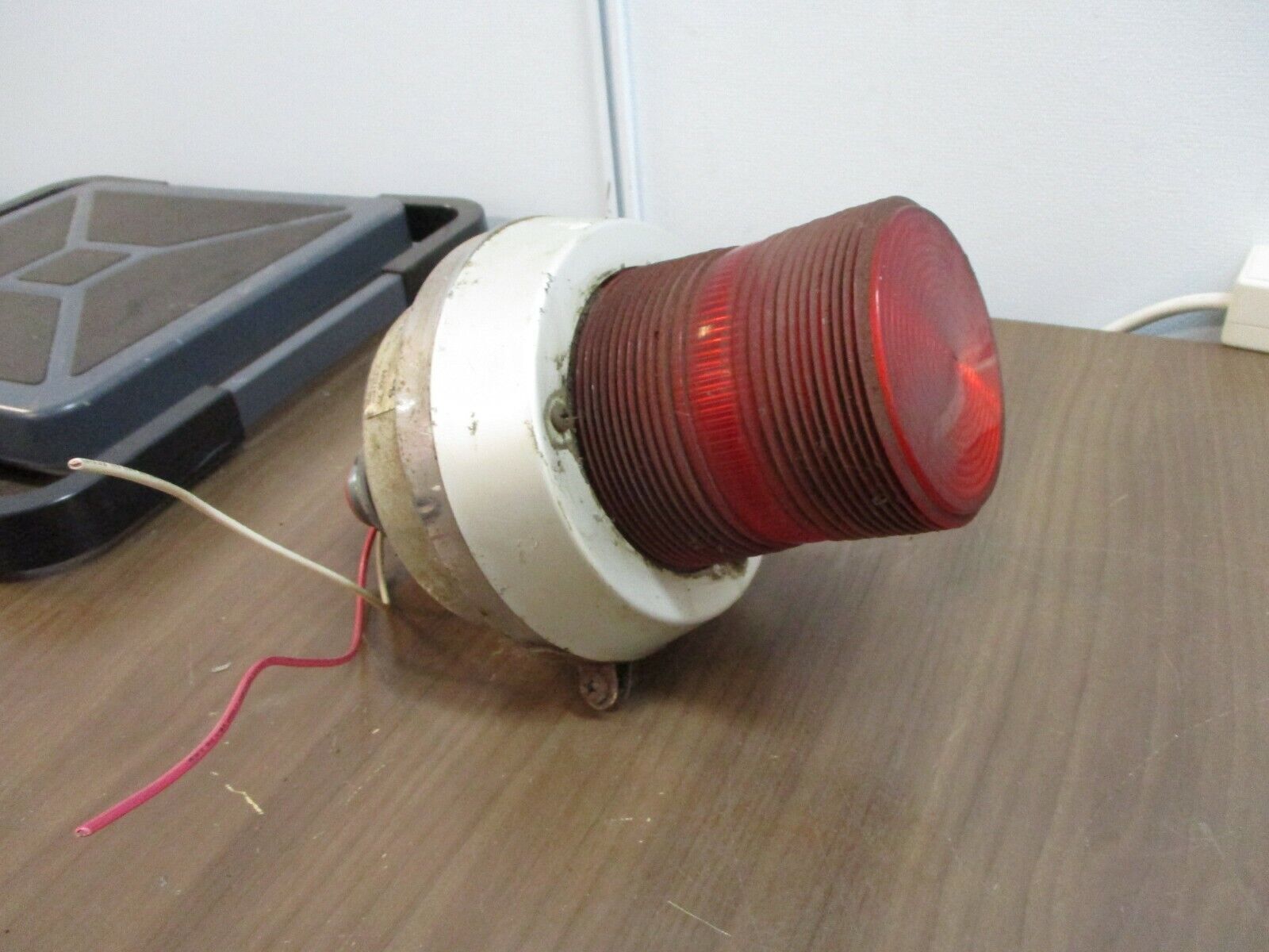 Edwards Adaptabeacon Signal Lamp 51R-N5 120V 60Hz Red Used