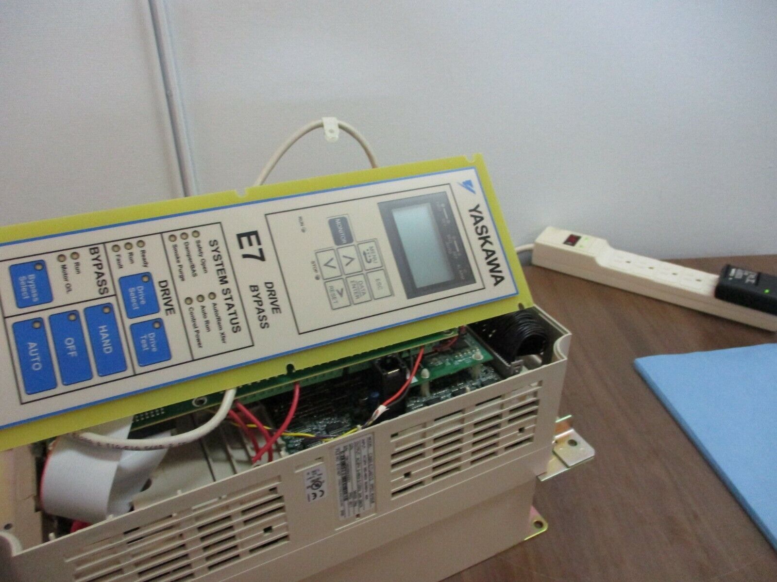 Yaskawa E7 AC Drive w/ Bypass Control CIMR-E7U4015 25HP 3Ph *No Cover* Used