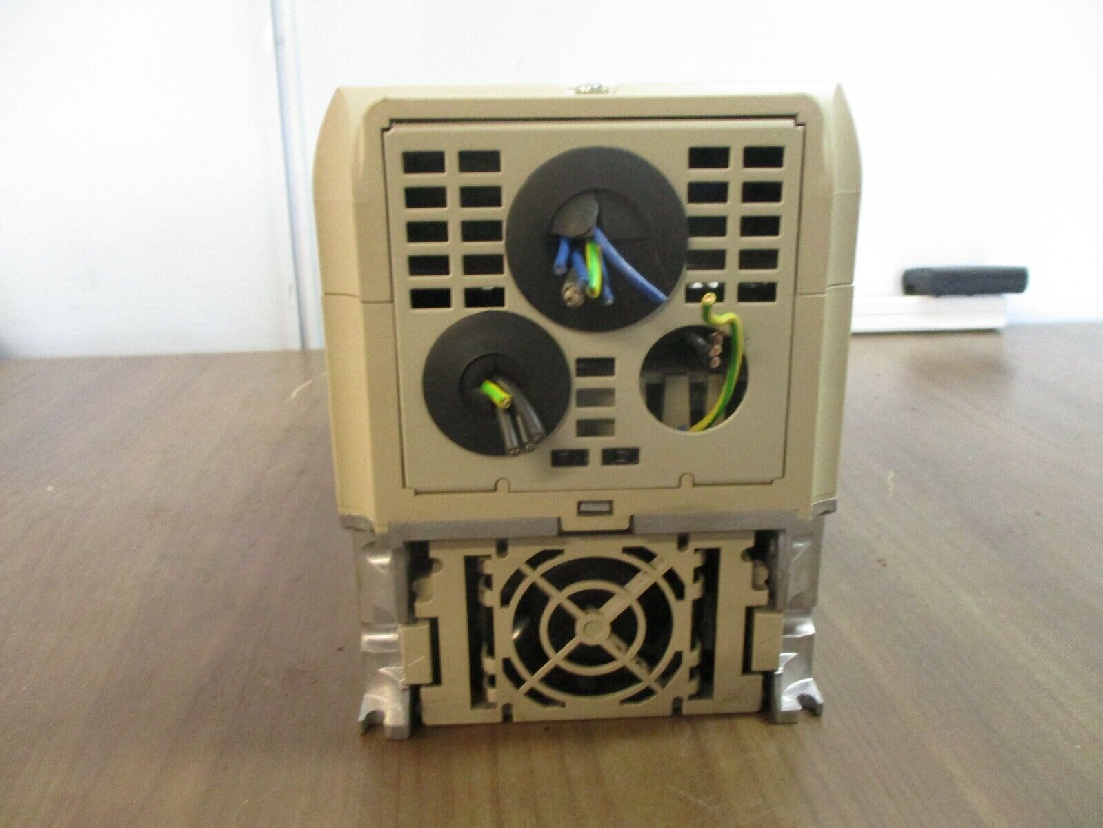 Yaskawa Varispeed E7 AC Drive CIMR-E7C42P2 3HP 3Ph w/ Keypad Used
