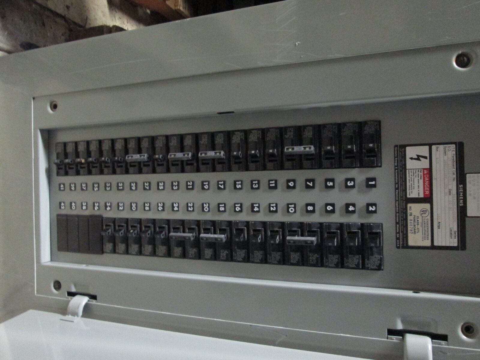 Siemens Main Lug Circuit Breaker Panel BG42ML4100STM 100A Max 208Y/120V 3Ph 4W