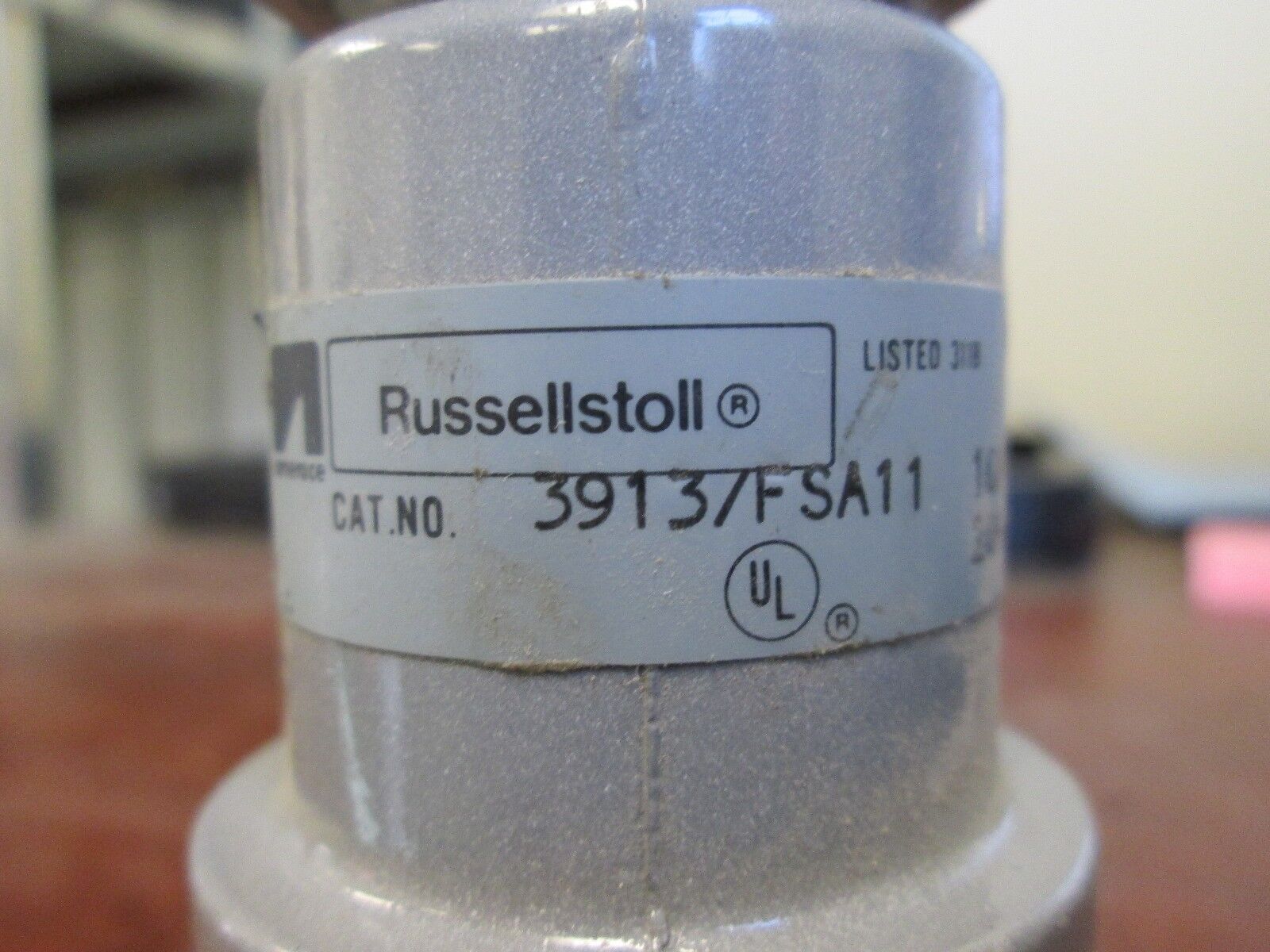 Russellstoll Connector 3913 10A@600V 20A@250V 3W Conduit End Used