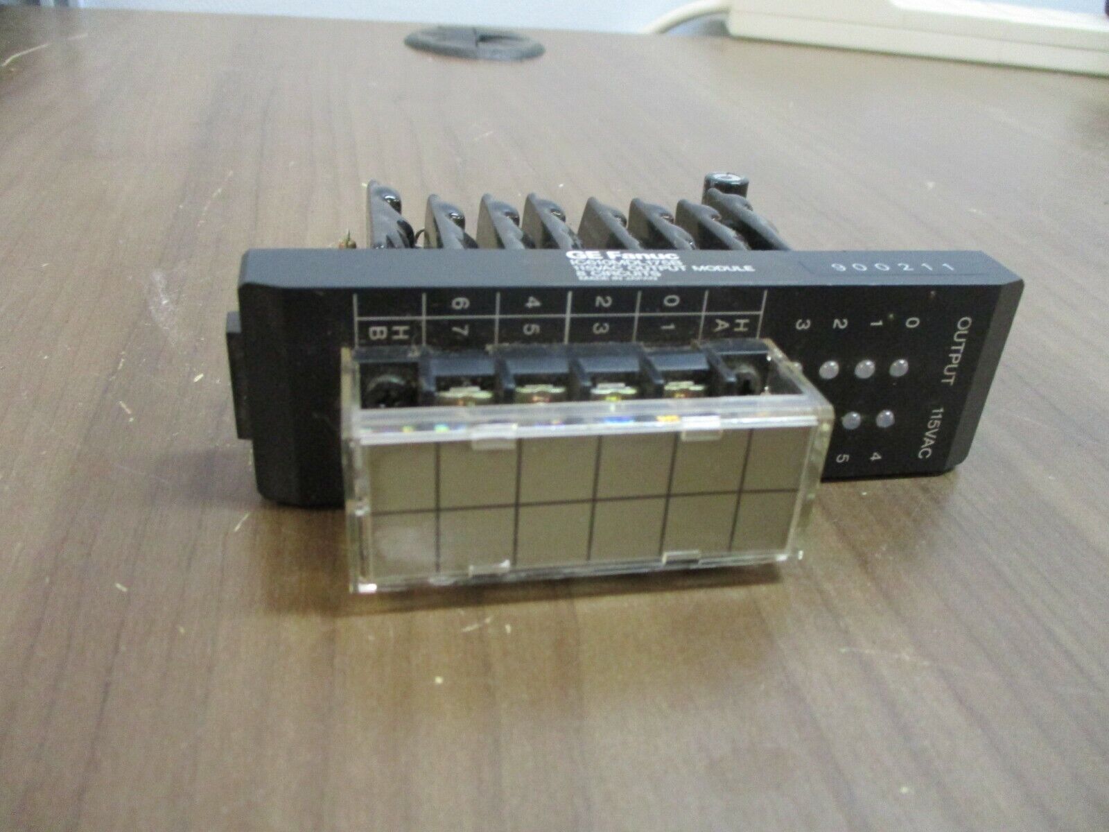 GE Fanuc Output Module IC610MDL175B 115VAC 8-Circuit Used