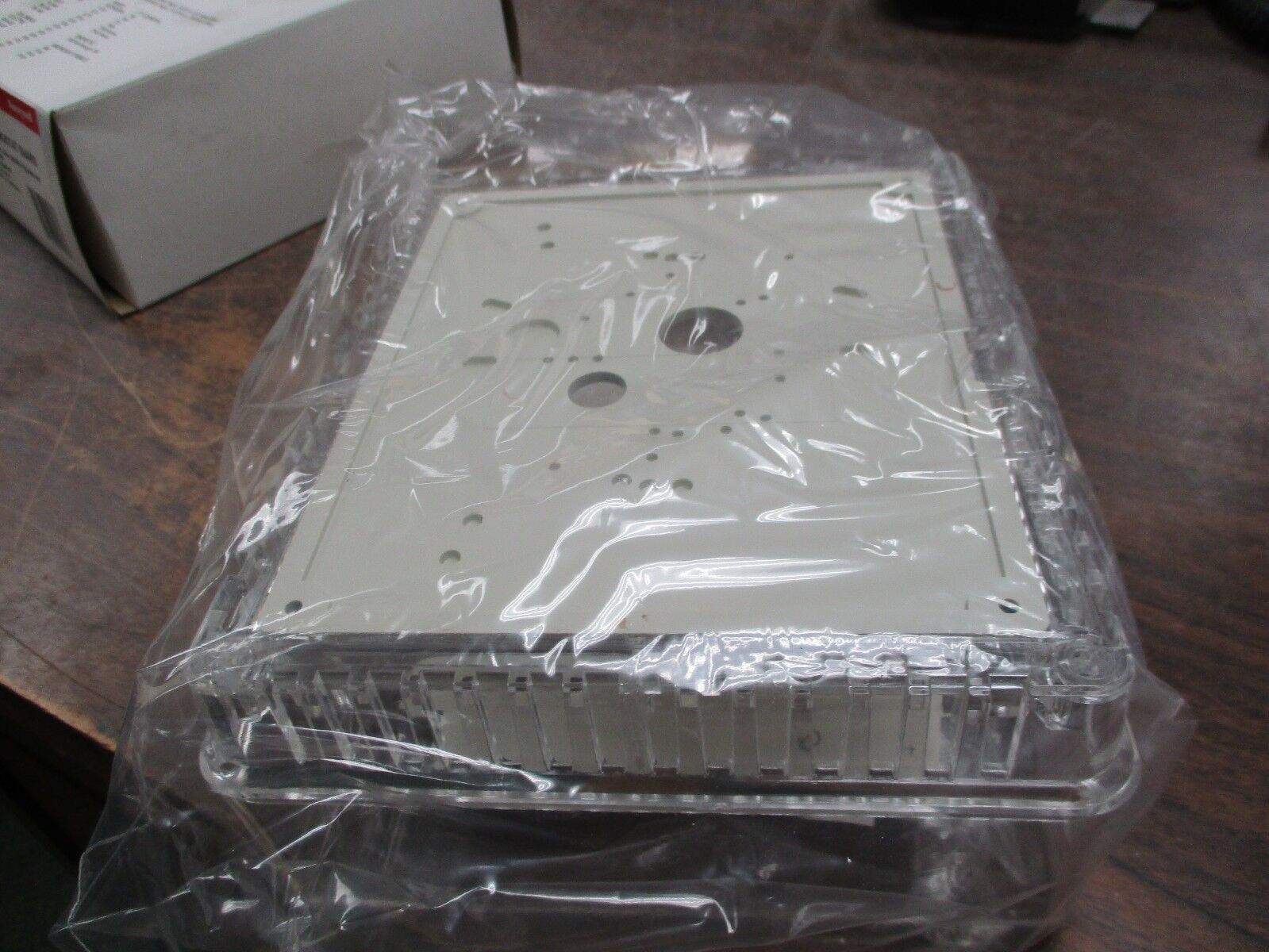 Honeywell Tradeline Versaguard Universal Thermostat Guard TG511A 1000