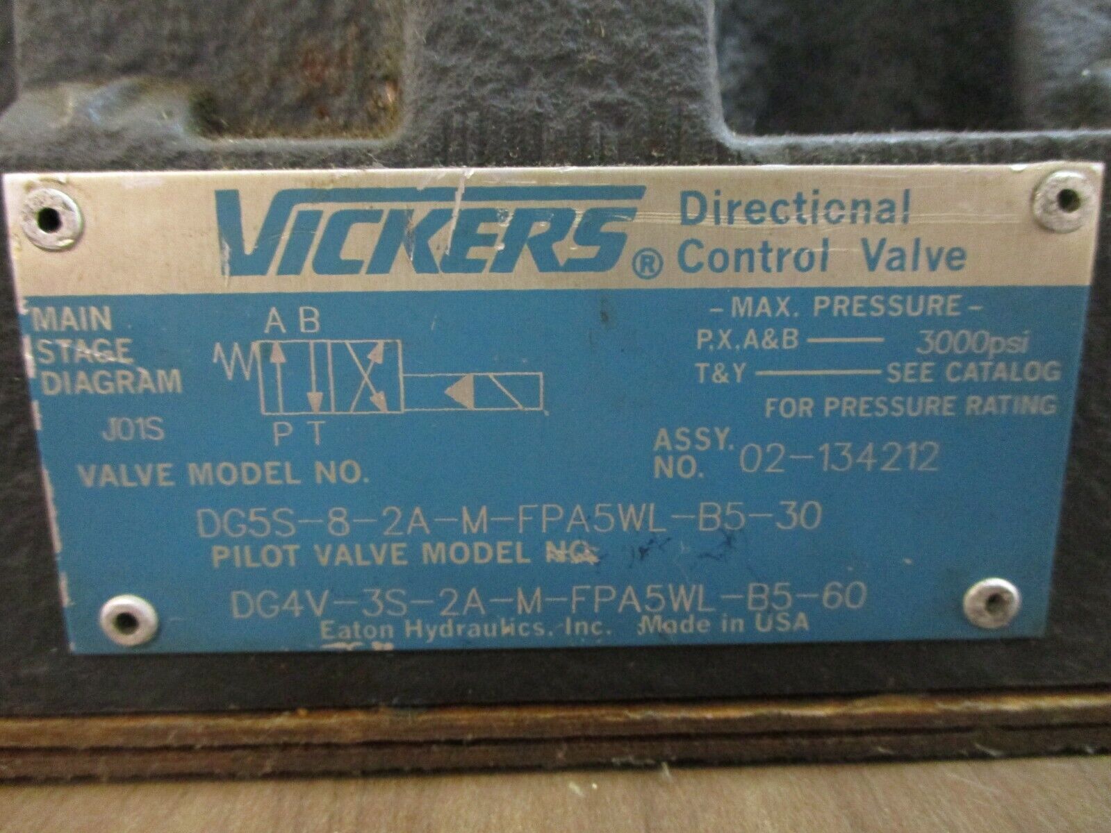 Vickers Directional Control Valve DG5S-8-2A-M-FPA5WL-B5-30 P, X, A, B: 3000PSI