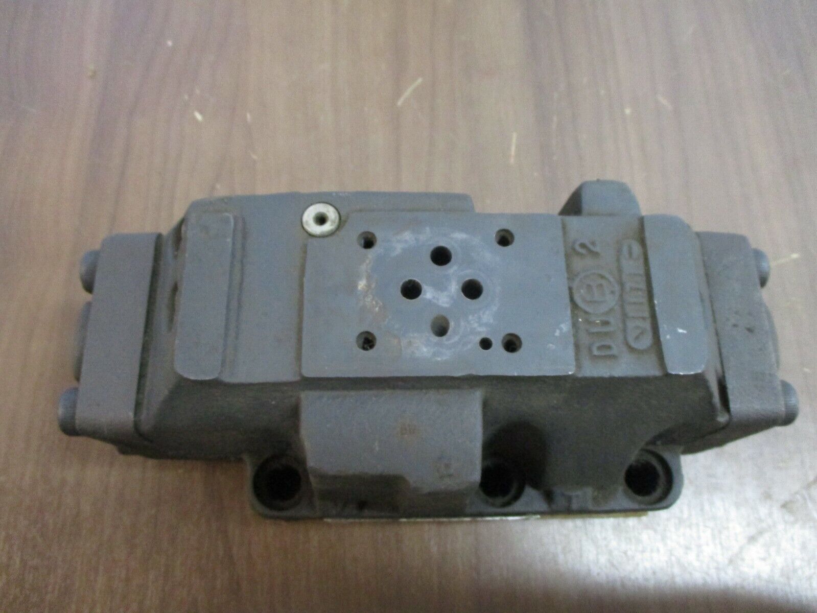 Vickers Directional Control Valve DG5S-8-2A-M-FPA5WL-B5-30 P, X, A, B: 3000PSI