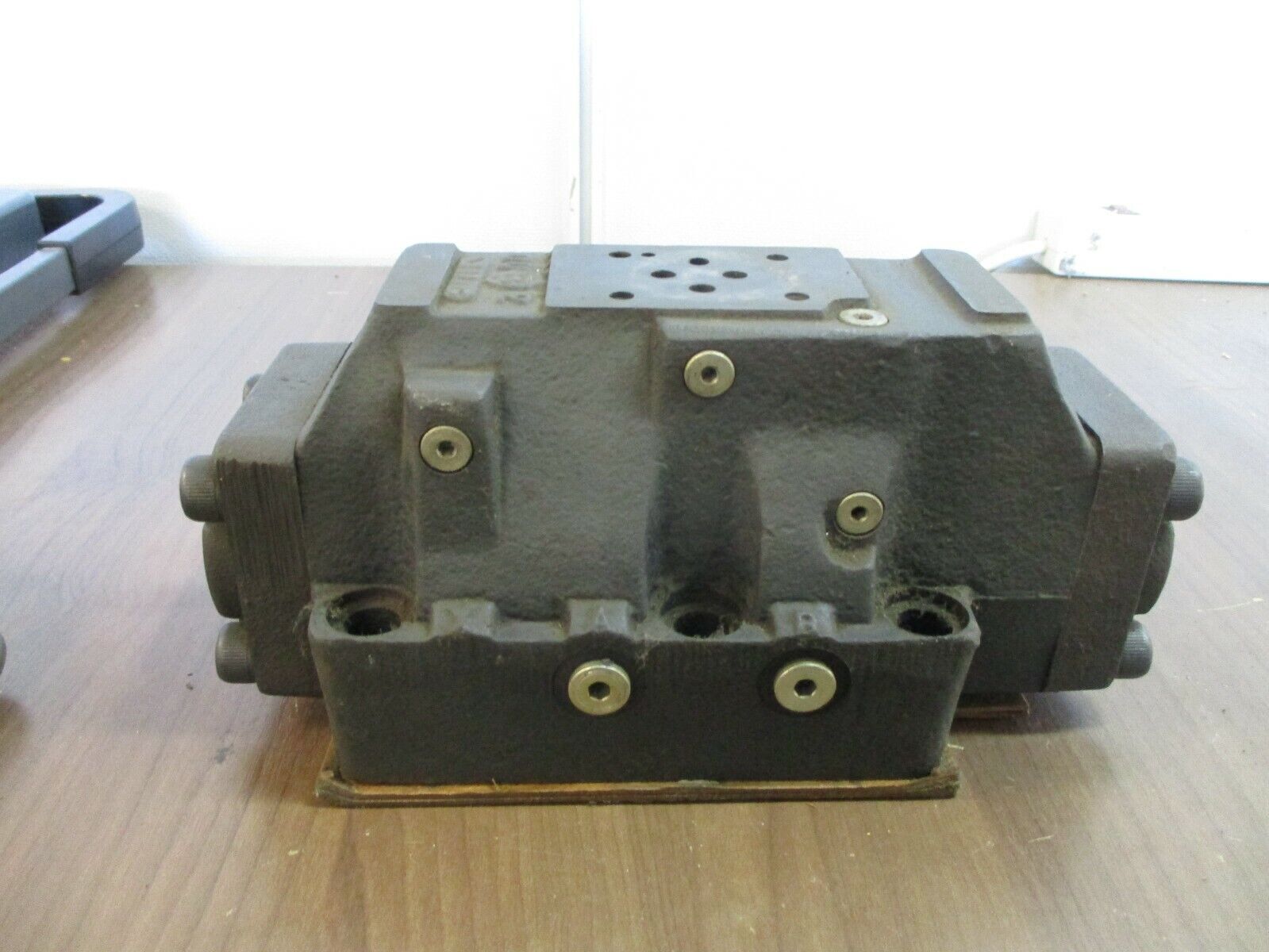 Vickers Directional Control Valve DG5S-8-2A-M-FPA5WL-B5-30 P, X, A, B: 3000PSI