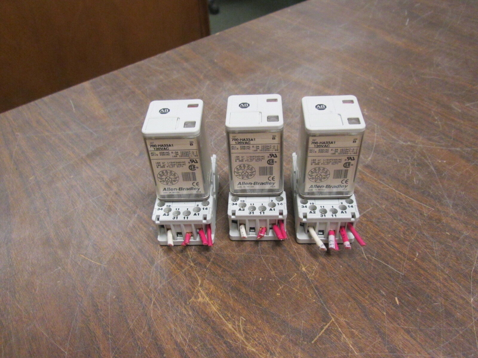 Allen-Bradley Relay w/ Base 700-HA33A1 120VAC 10A *Lot of 3* Used