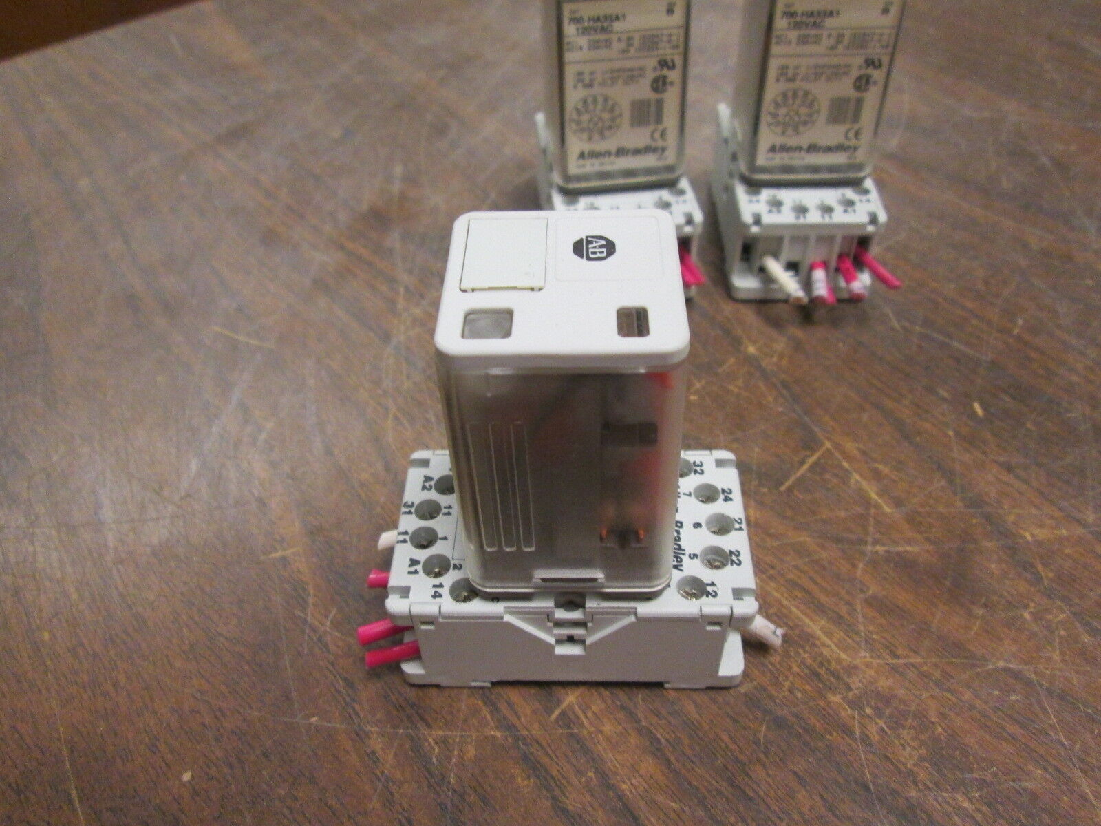 Allen-Bradley Relay w/ Base 700-HA33A1 120VAC 10A *Lot of 3* Used