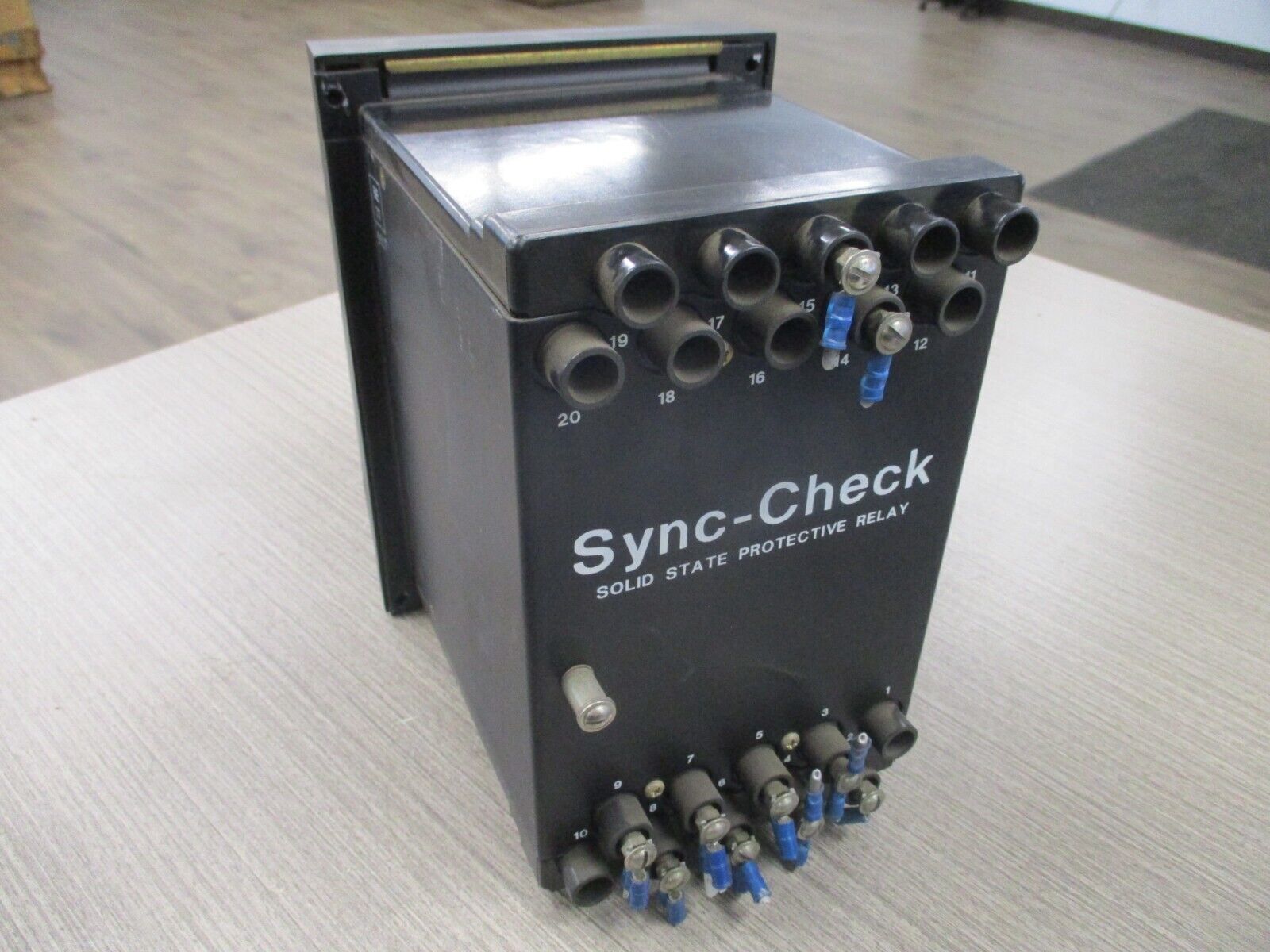 Basler Electric BEI-25-Sync-Check Relay M1E A6R N4N0F Used
