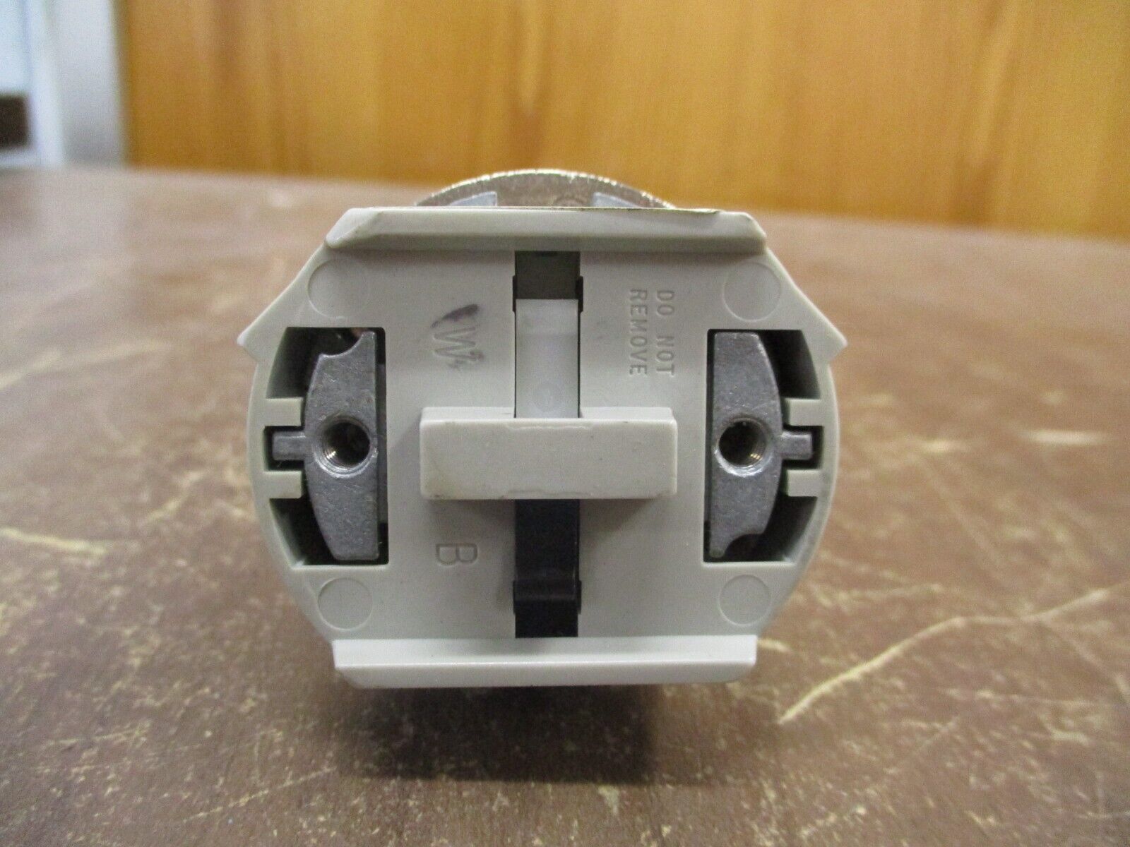 Allen-Bradley Cylinder Lock Switch 800T-N61KF4 Ser. T Nema 4, 13 *No Key* Used