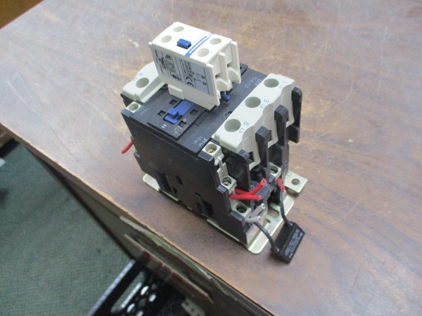 Telemecanique Contactor LC1 D4011 120V Coil 60A 600V w/ Aux Contact Block Used