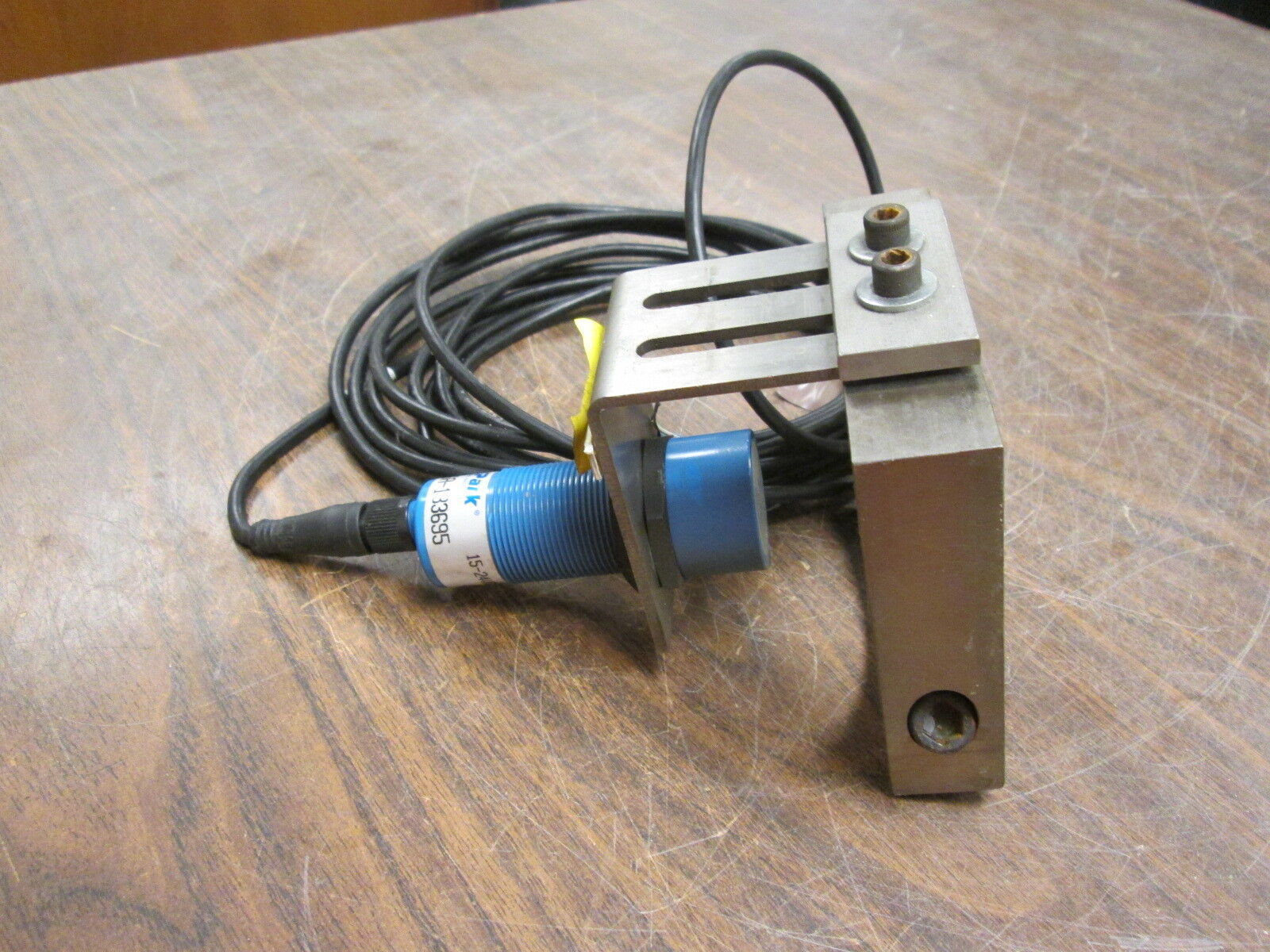 Hyde Park Ultrasonic Proximity Sensor SM956A-133695 15-24VDC 70mA Used