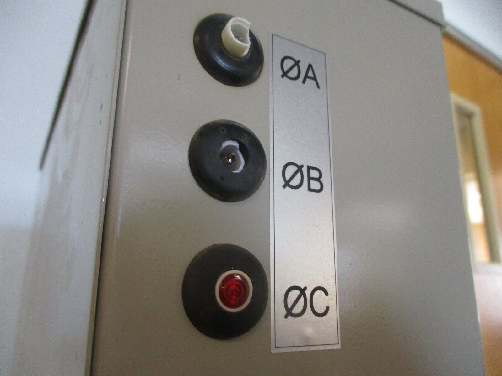 Gentec Type SCDK Capacitor 50kVAR 480V 3Ph 60Hz *(2) Broken Lights* Used