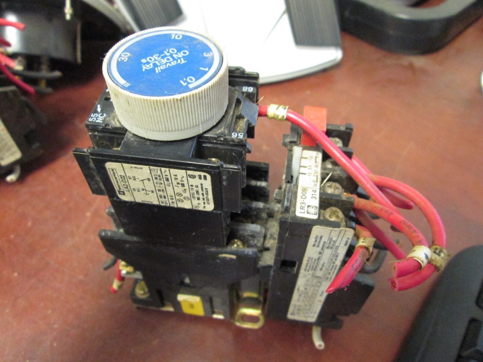 Telemecanique Timing Relay LA2-D22 LR-D09314 120V Coil Range: .1-30sec Used