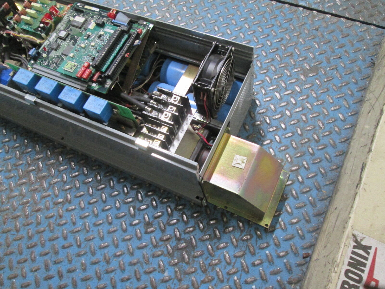 VeeArc Micro7000 AC Drive 77MCR421 75HP *No Cover* Used