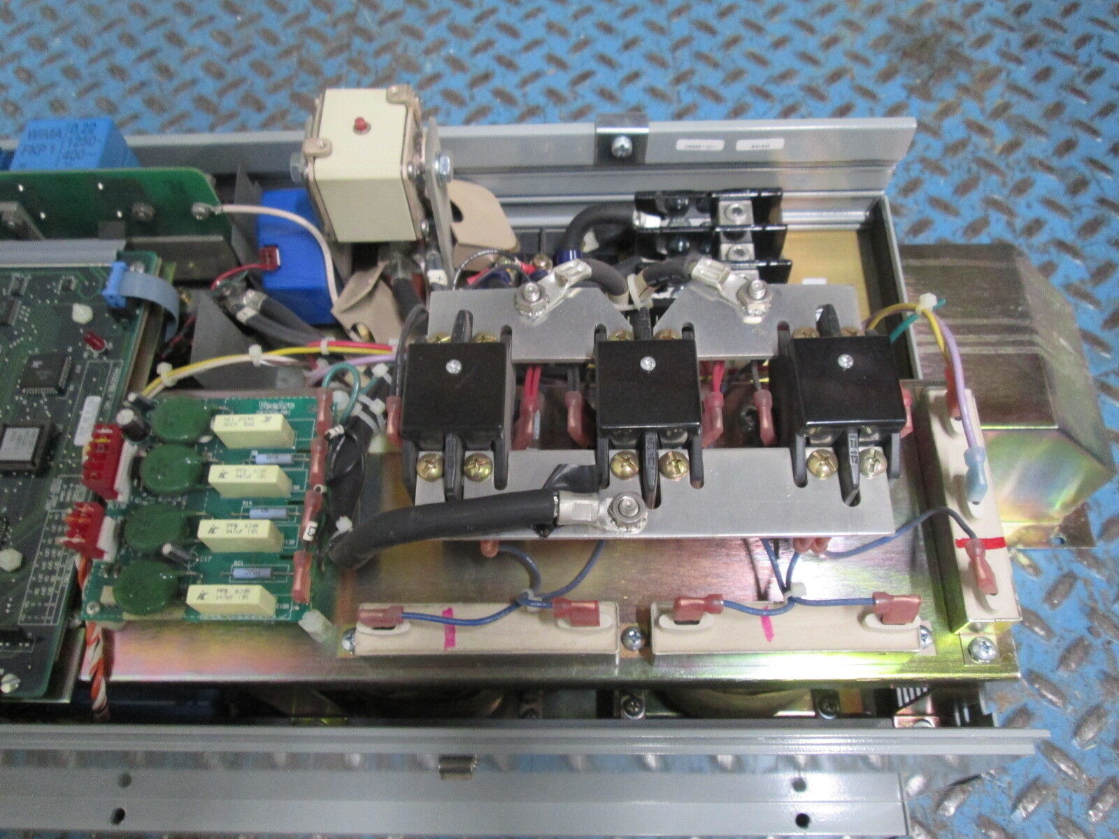 VeeArc Micro7000 AC Drive 77MCR421 75HP *No Cover* Used