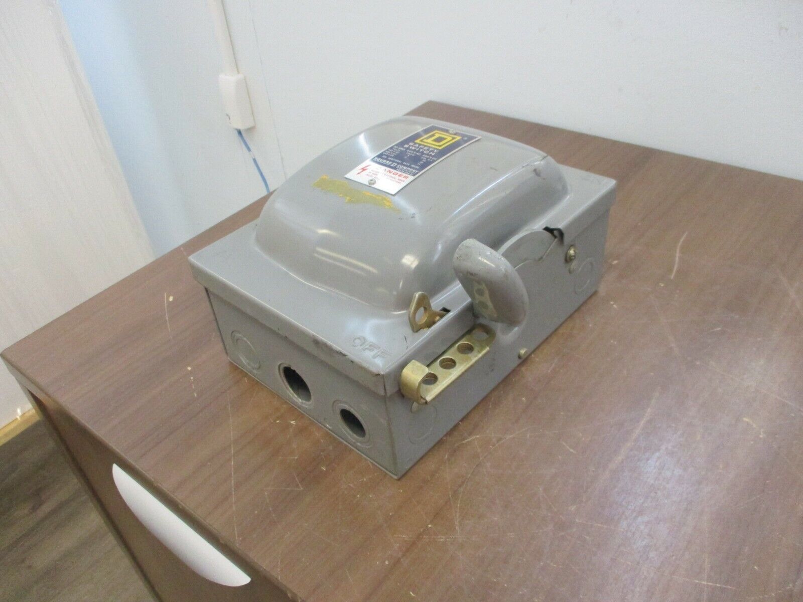 Square D Non-Fusible Safety Switch/Disconnect HU-361 30A 600V Used