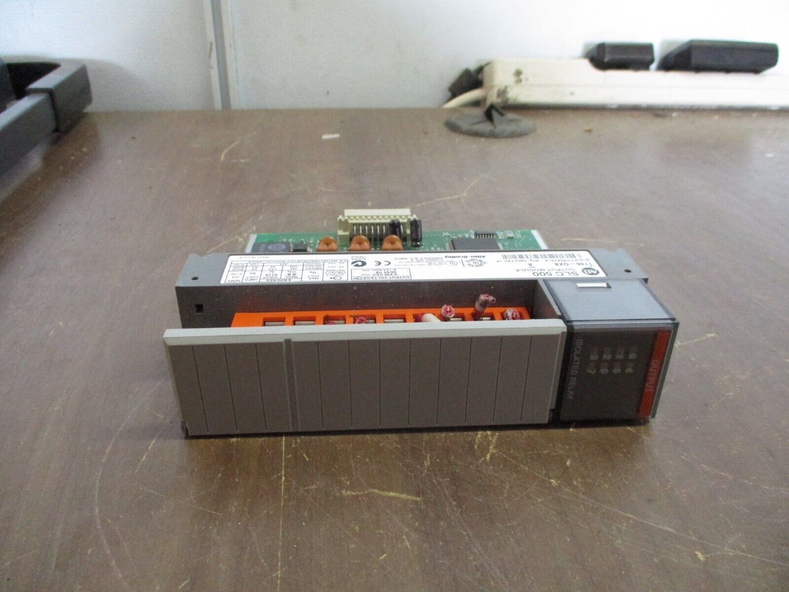 Allen-Bradley SLC 500 Output Module 1746-OX8 Ser. A 5-250VAC 5-125VDC Used