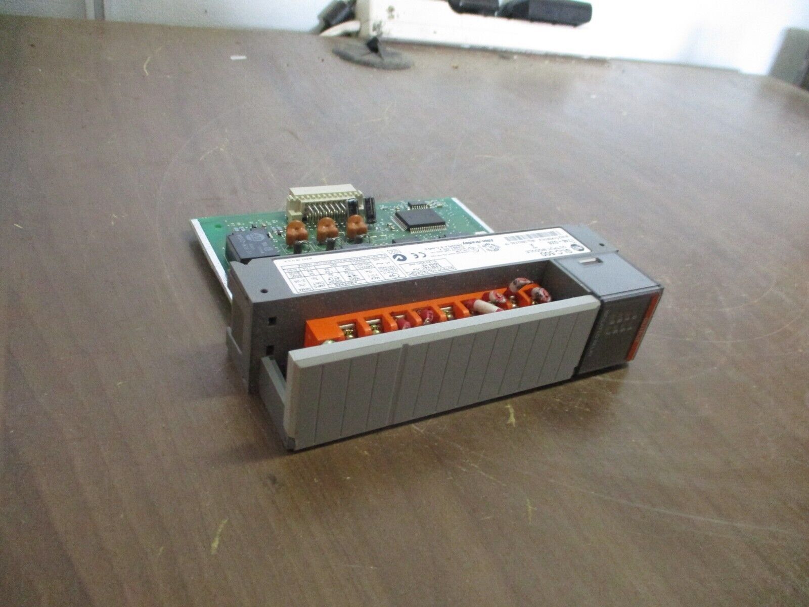 Allen-Bradley SLC 500 Output Module 1746-OX8 Ser. A 5-250VAC 5-125VDC Used