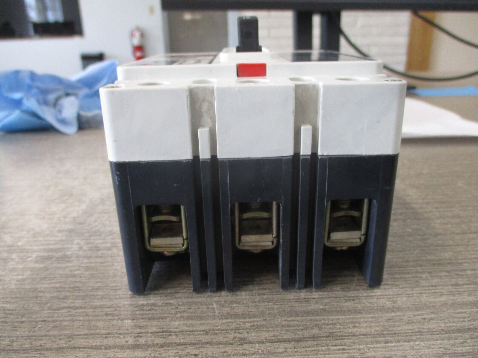 Cutler-Hammer Circuit Breaker HMCP015E0C 15A 600V 3P Used