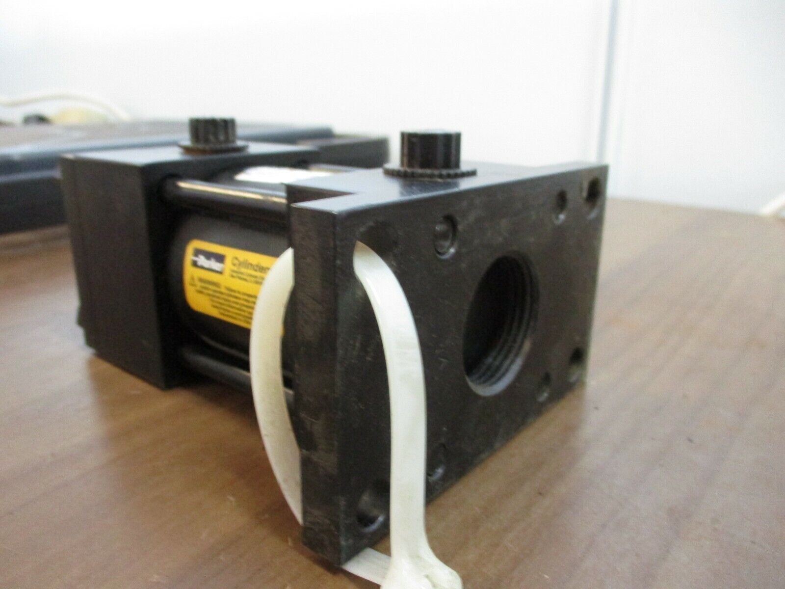 Parker Air Cylinder 2.00H2ALU18A1.000 250 PSI Used