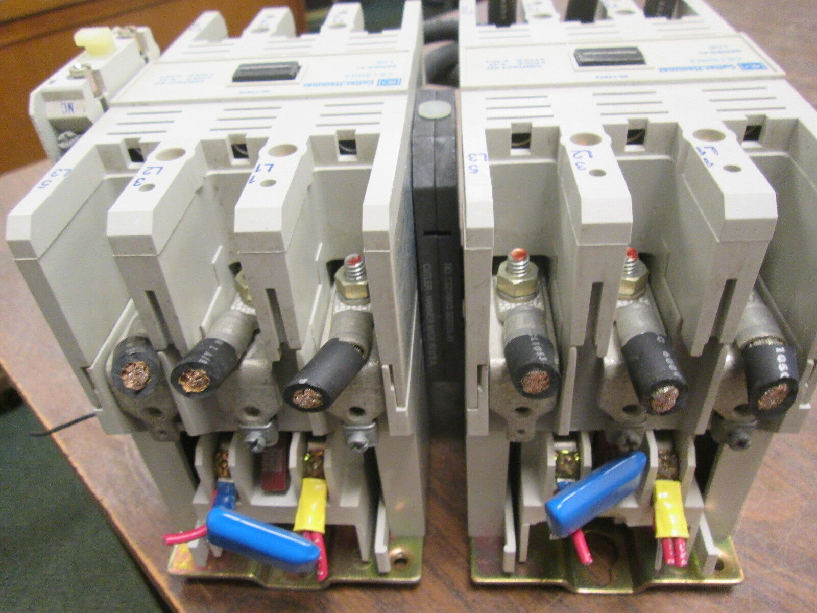 Cutler-Hammer Reversing Contactor CE15MN3 120V Coil 105A 600V w/ 2 Aux Contacts