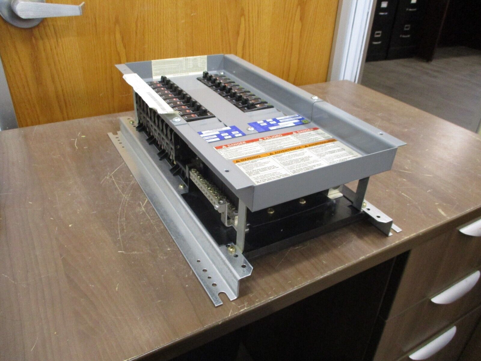 Square D Main Lug Panelboard Interior NQOD424L100 100A 208Y/120V 3Ph 4W 24-Space