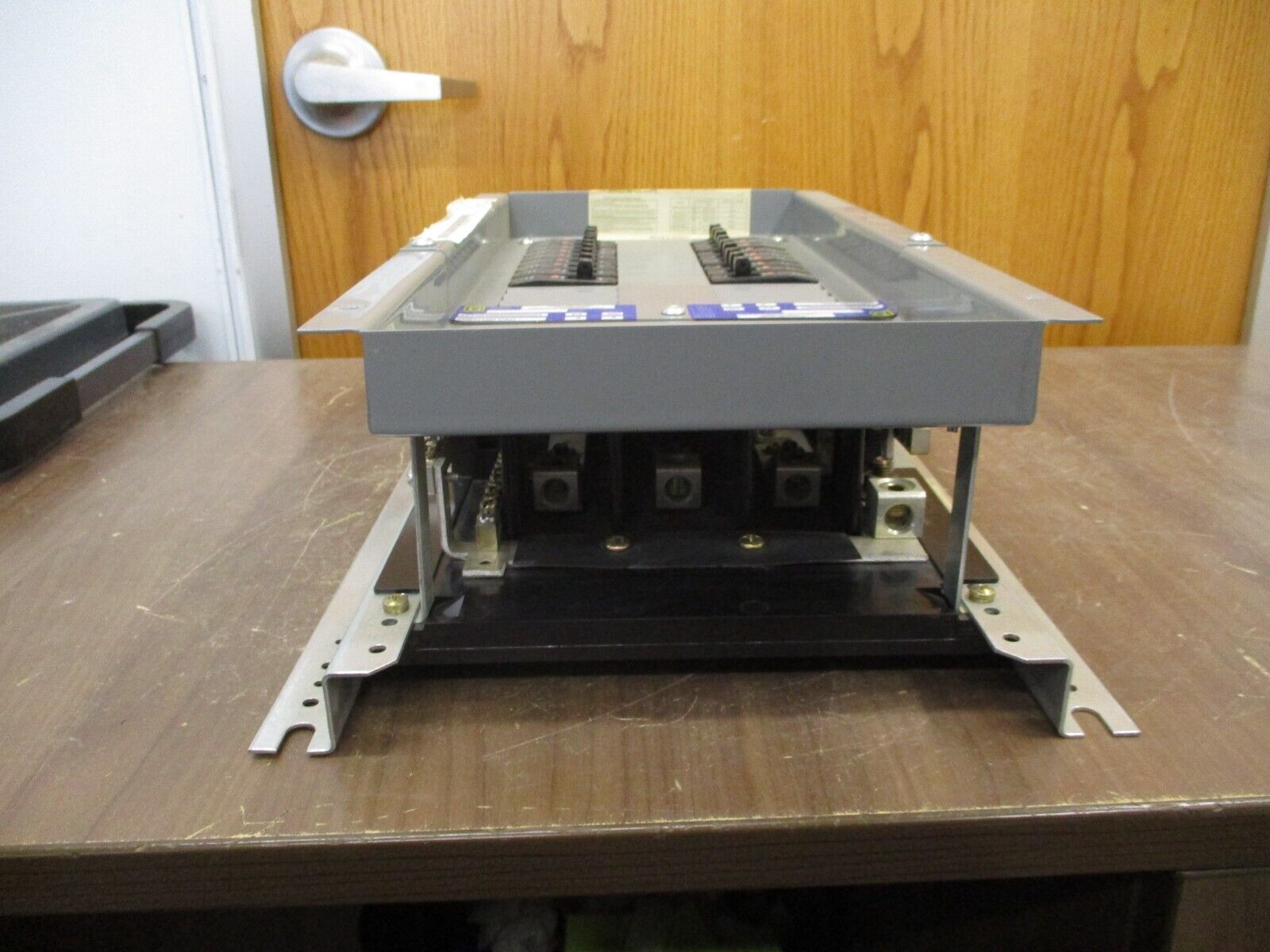 Square D Main Lug Panelboard Interior NQOD424L100 100A 208Y/120V 3Ph 4W 24-Space