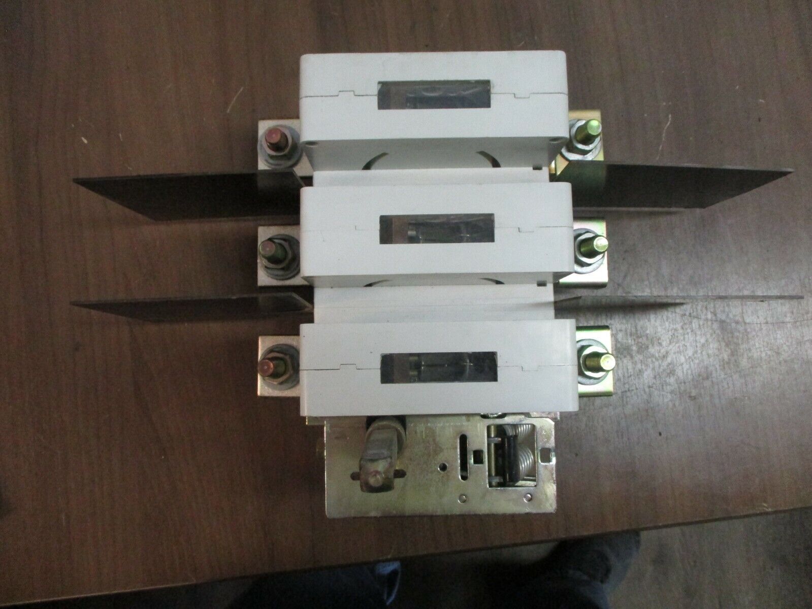 ABB Disconnect Switch OETL-NF400 400A 600V 3Ph *No Handle & Cracked Plastic*