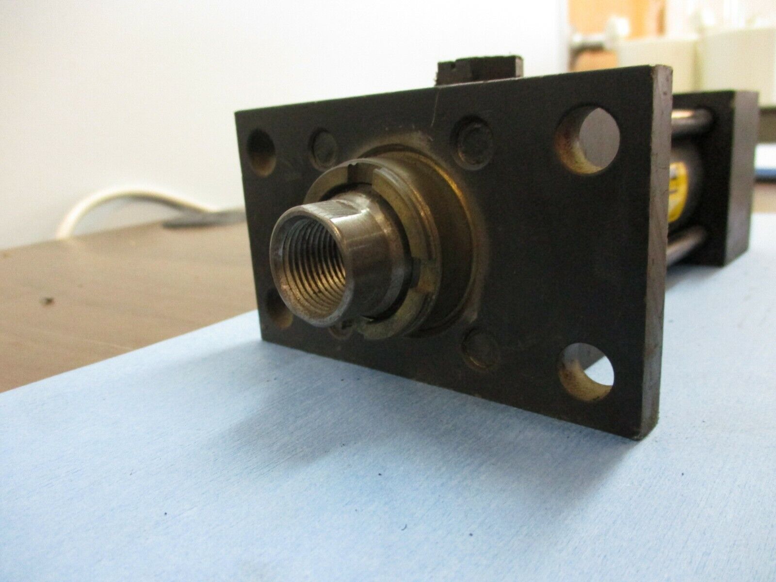 Parker Series 2H Hydraulic Cylinder 01.50 CJ2HLTVS29A 2.250 3000 PSI Used