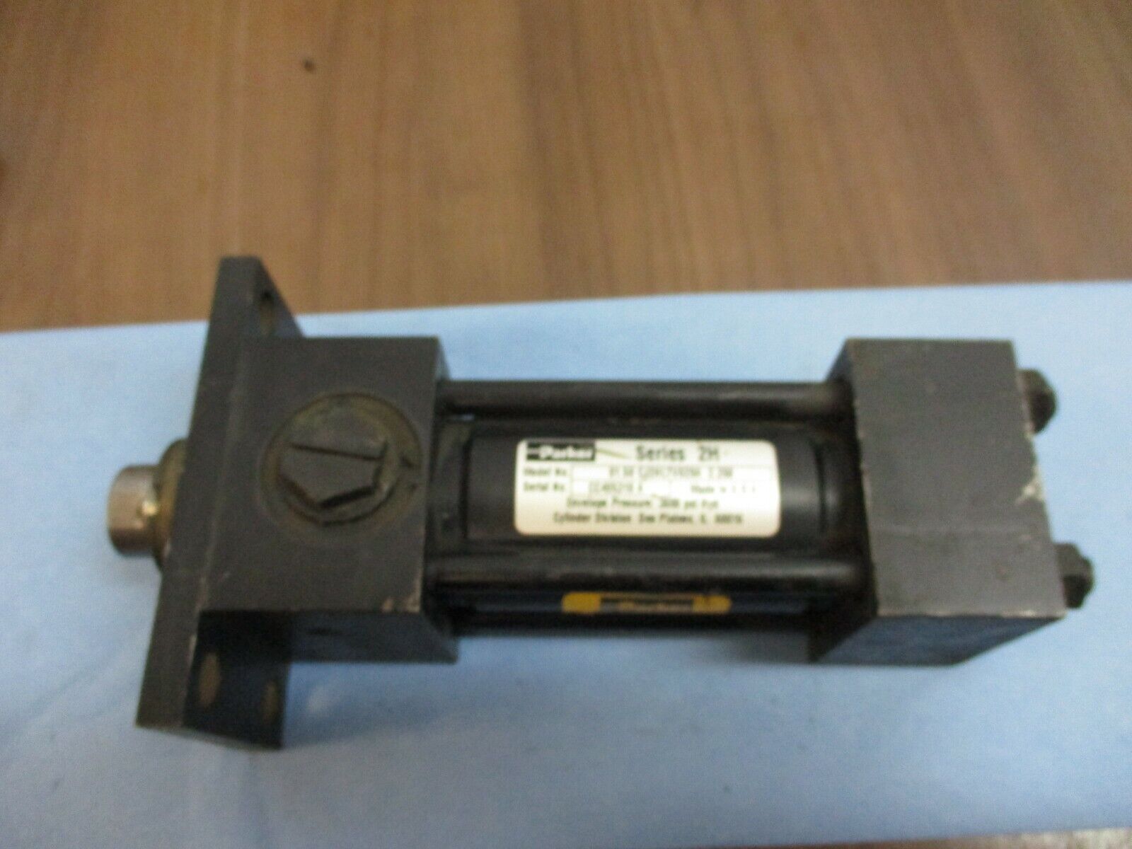 Parker Series 2H Hydraulic Cylinder 01.50 CJ2HLTVS29A 2.250 3000 PSI Used