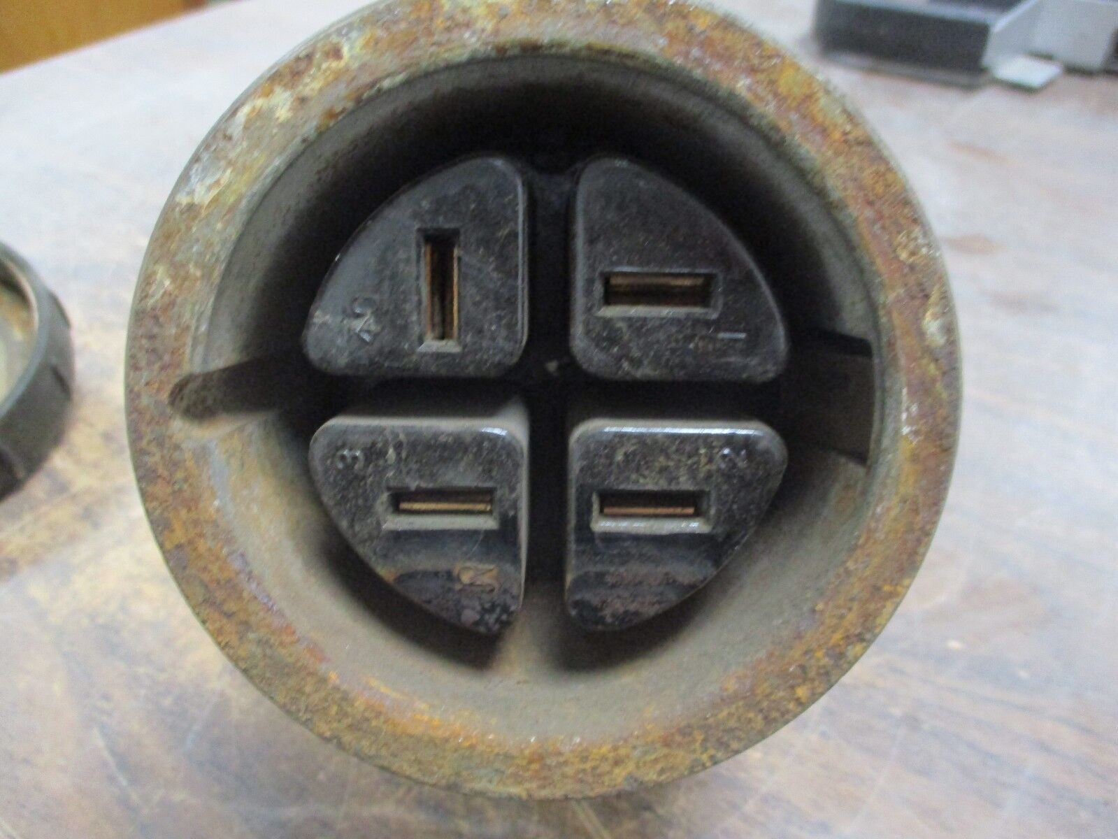Pyle-National QuelArc Receptacle w/ Base JREBB-46046 60A 600V Used