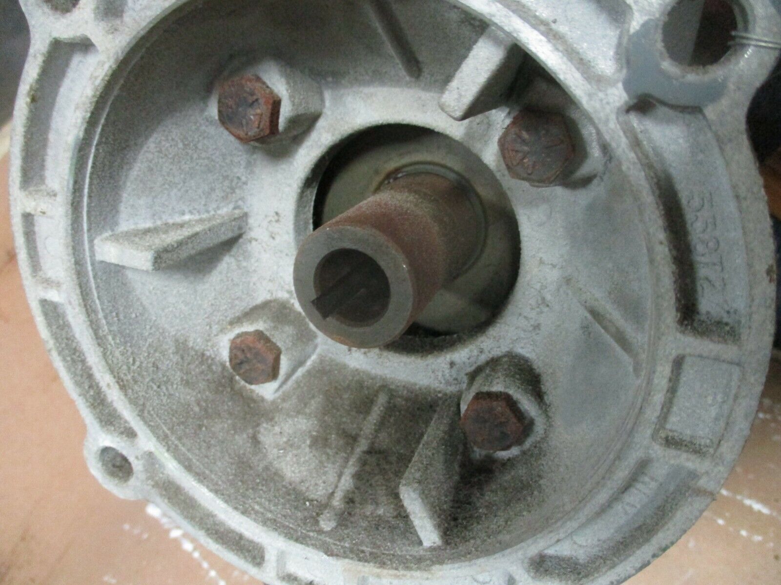 Boston Gear Reducer SF72660NB5G Ratio: 60 0.91HP In 1750RPM In Used