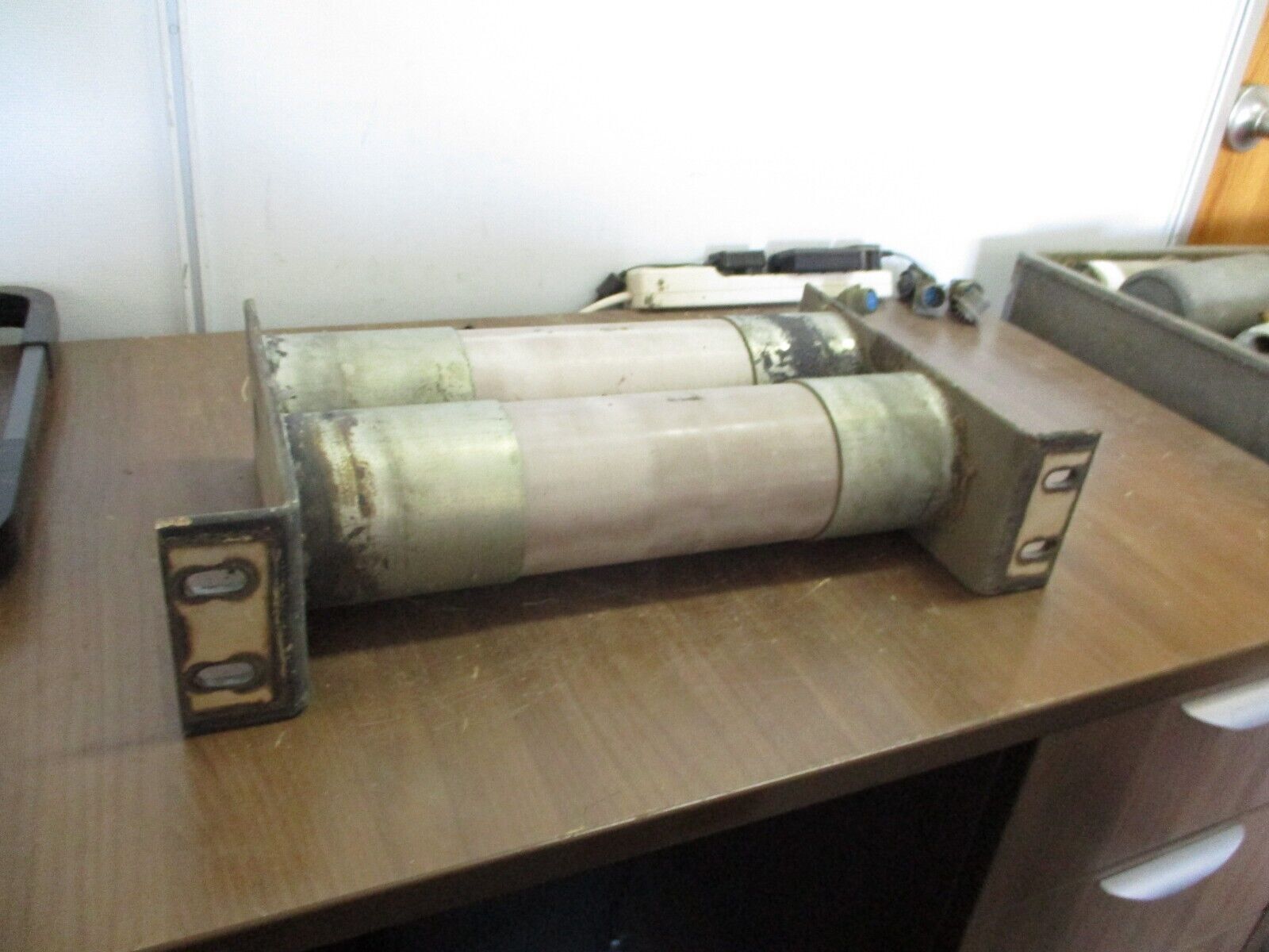 Cutler-Hammer CLE-600 Fuse 5CLE-1100 600E 2.75/5.5kV 50/60Hz Used