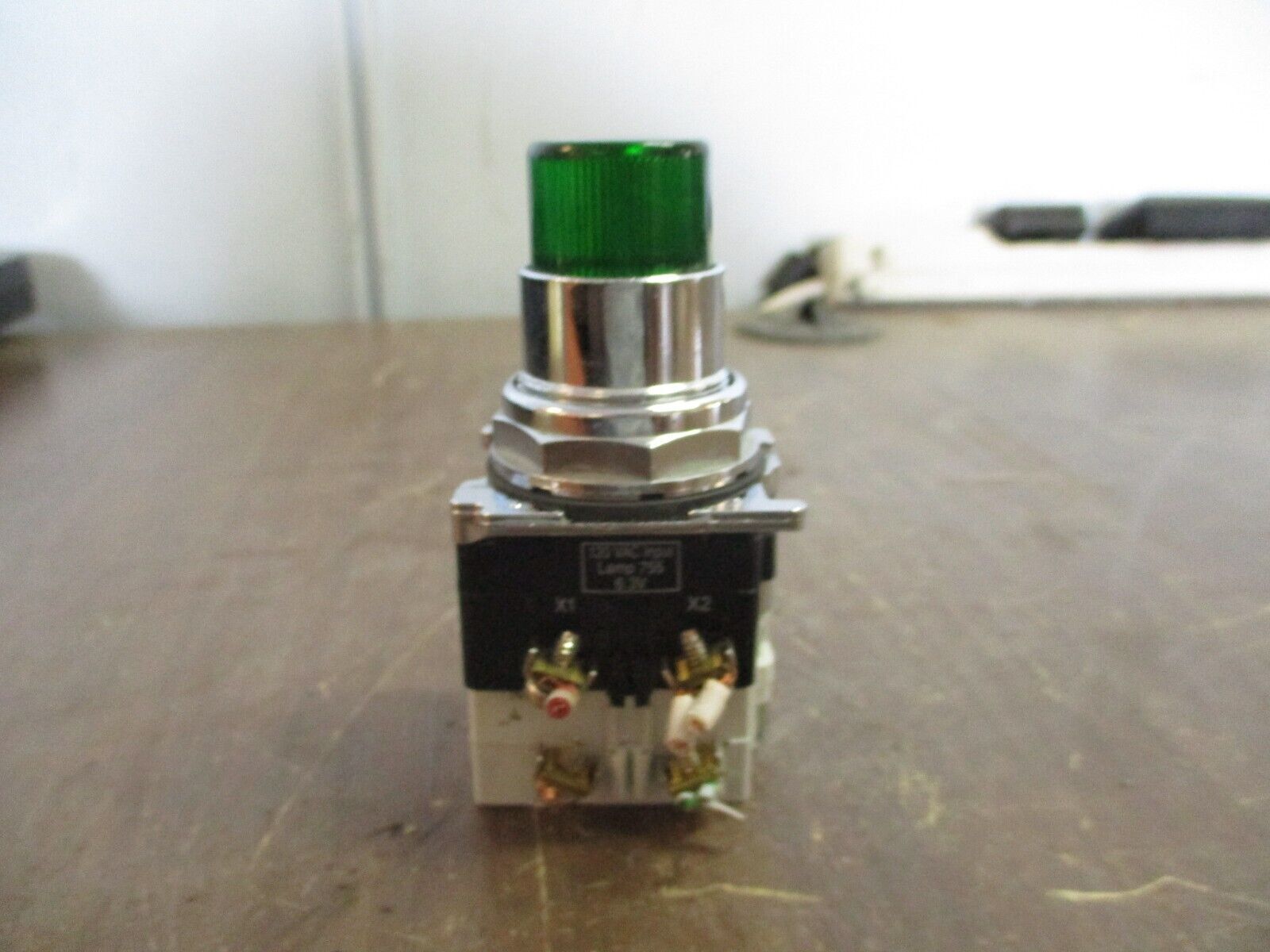 Cutler-Hammer Illuminated Push Button 10250T / 91000T Green Used