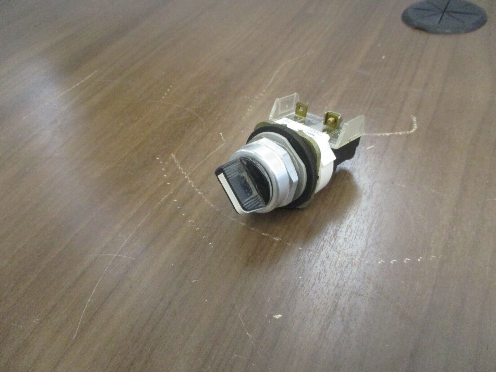 Allen-Bradley Selector Switch 800T-H2 Ser. T Nema Type 4, 13 Used
