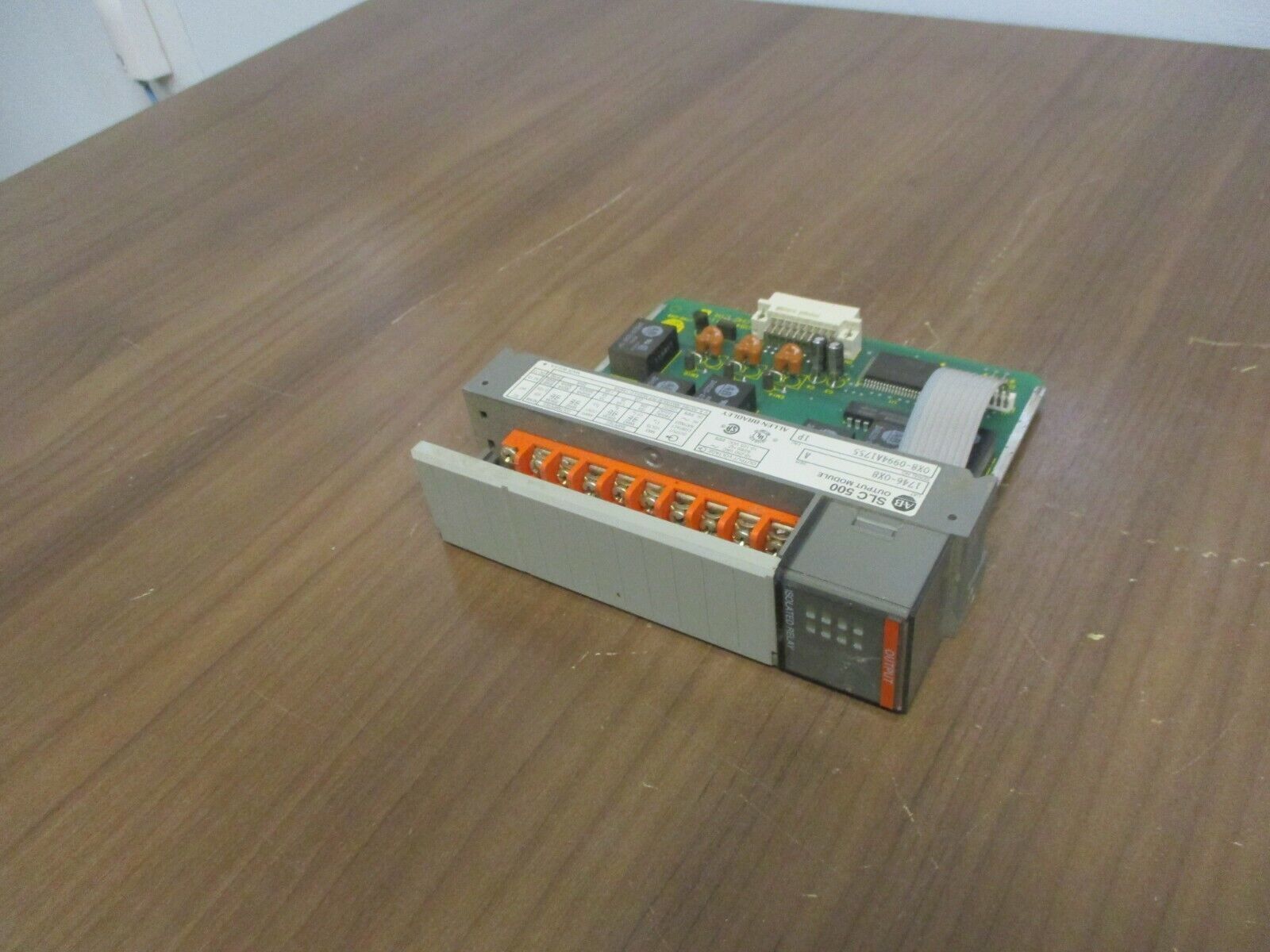 Allen-Bradley SLC 500 Output Module 1746-OX8 Ser A 10-250VAC/10-125VDC Output