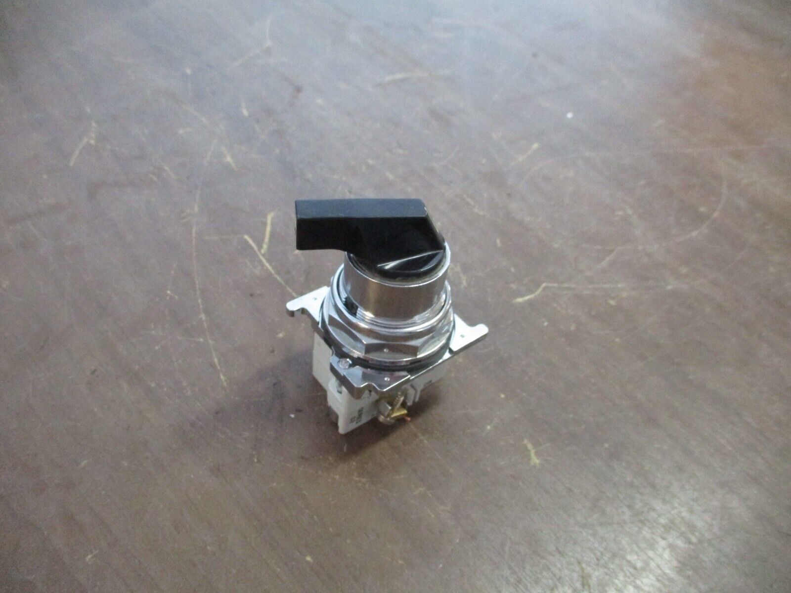 Cutler-Hammer Rotary Switch 10250T / 91000T 2-Position Used