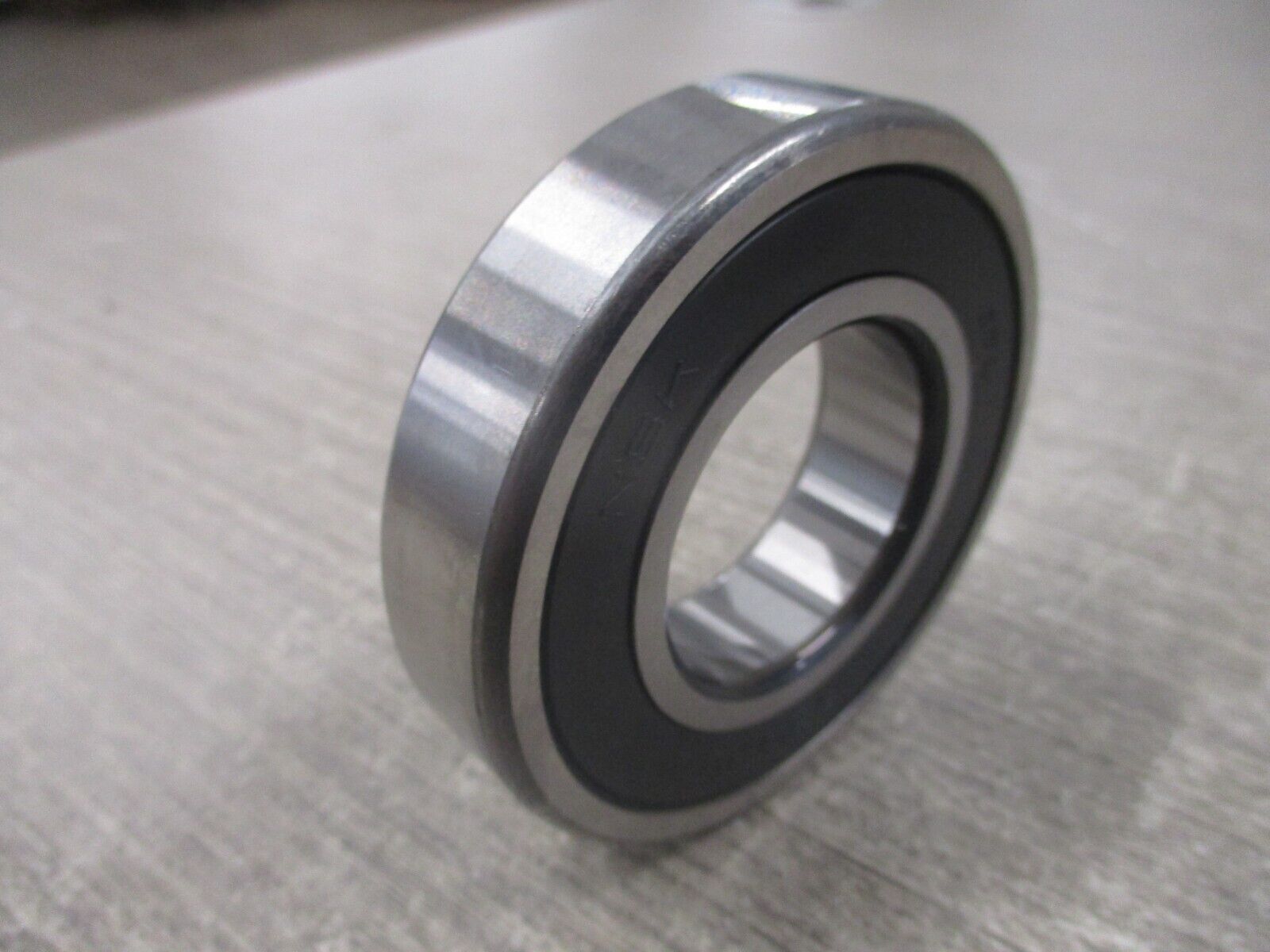 NSK Bearing 6207VV New Surplus
