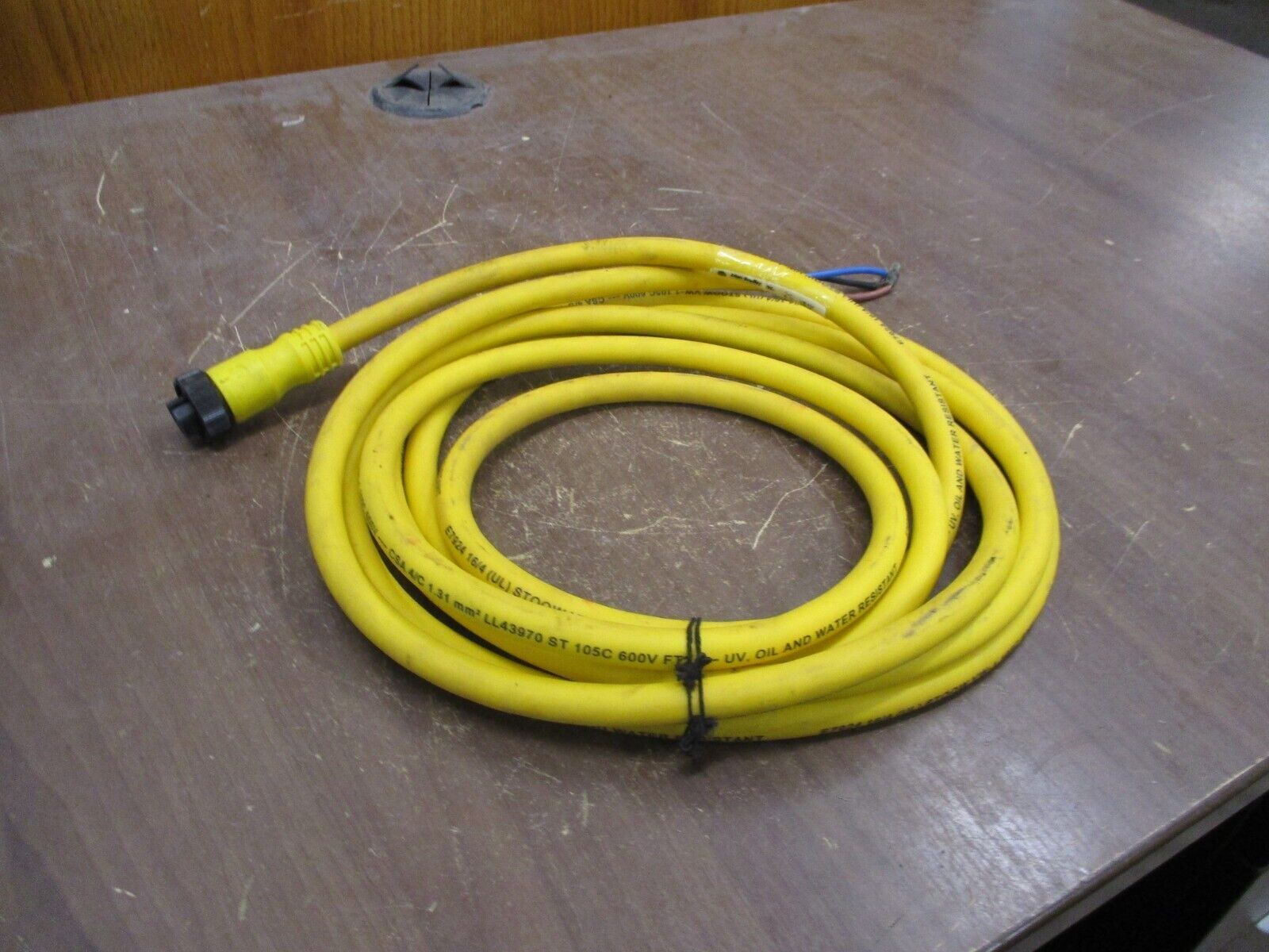 Allen-Bradley Cordset 889N-F4AF-12F Ser. B 10A 600V Used